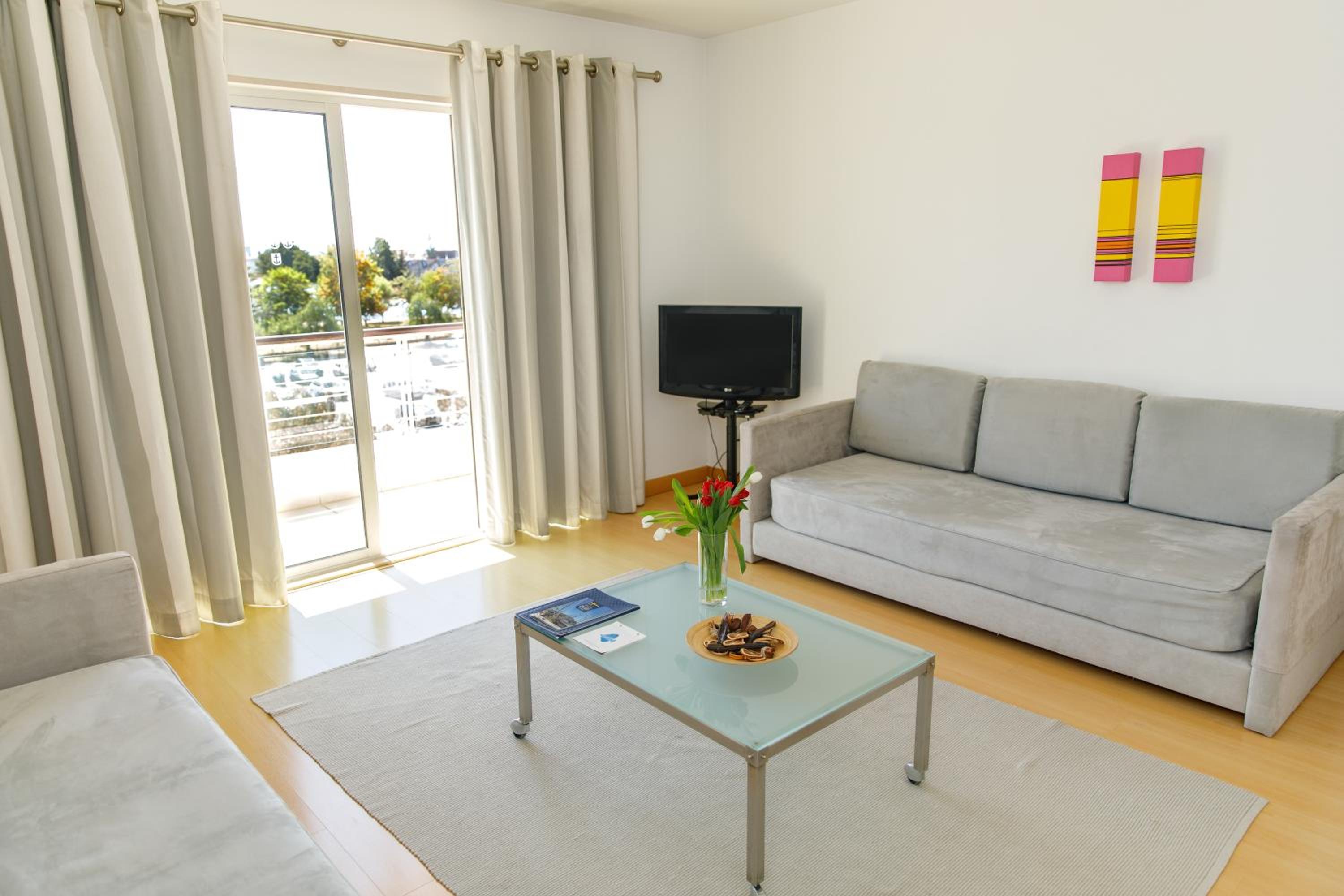 One-Bedroom Suite with Land View (1-4 Adults)