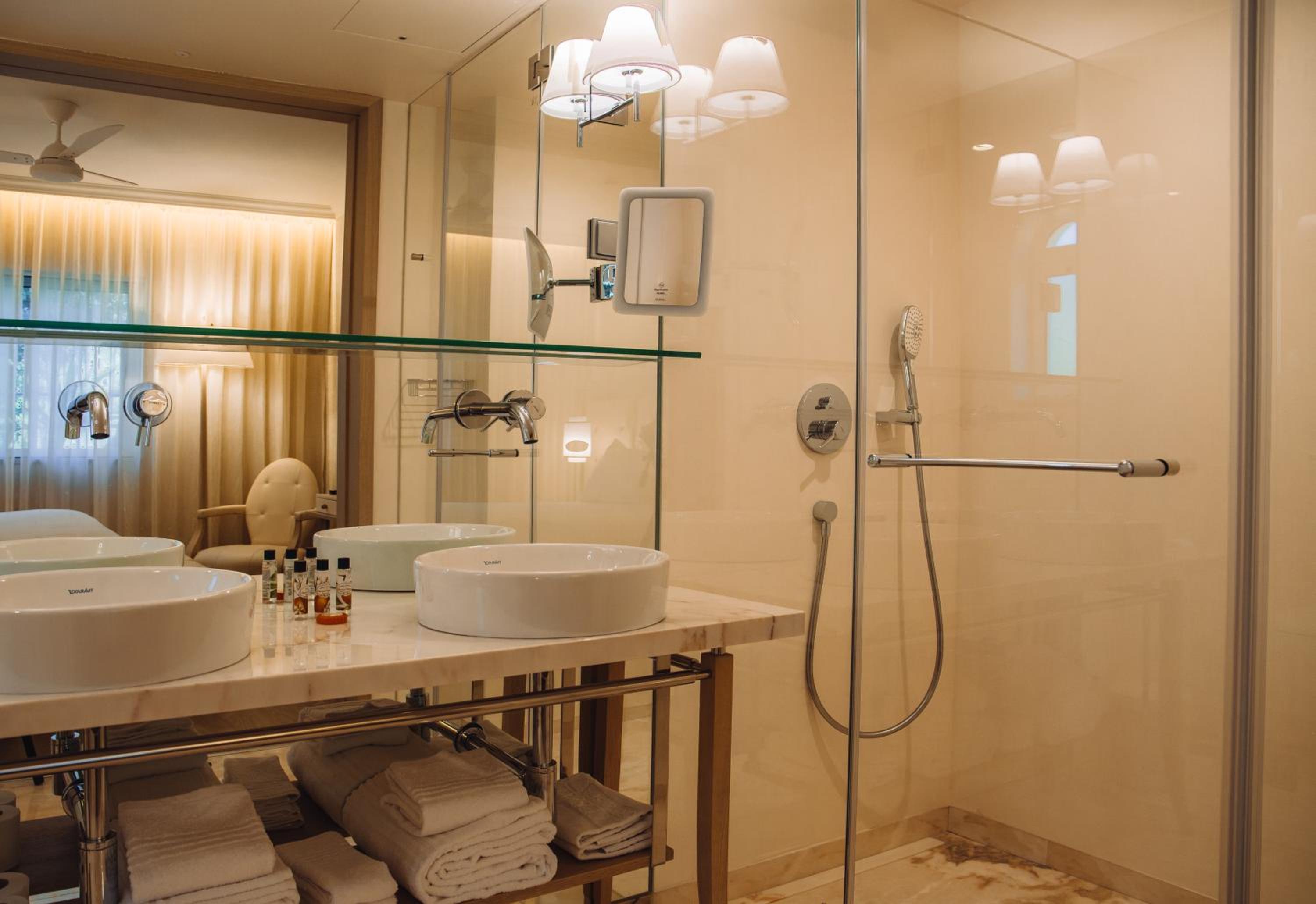 Premium Suite with Sea View (2 Adults + 1 Child up to 10 years old) - Photo 4