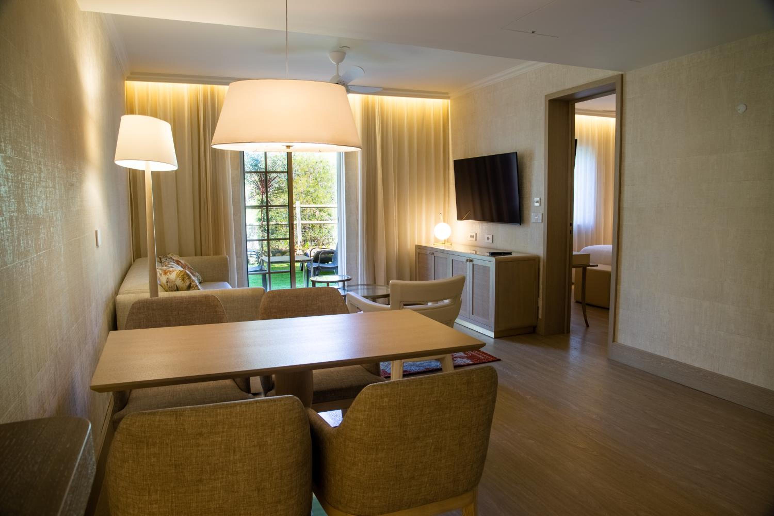 Premium Suite with Garden View (2 Adults + 1 Child up to 10 years old) - Photo 4