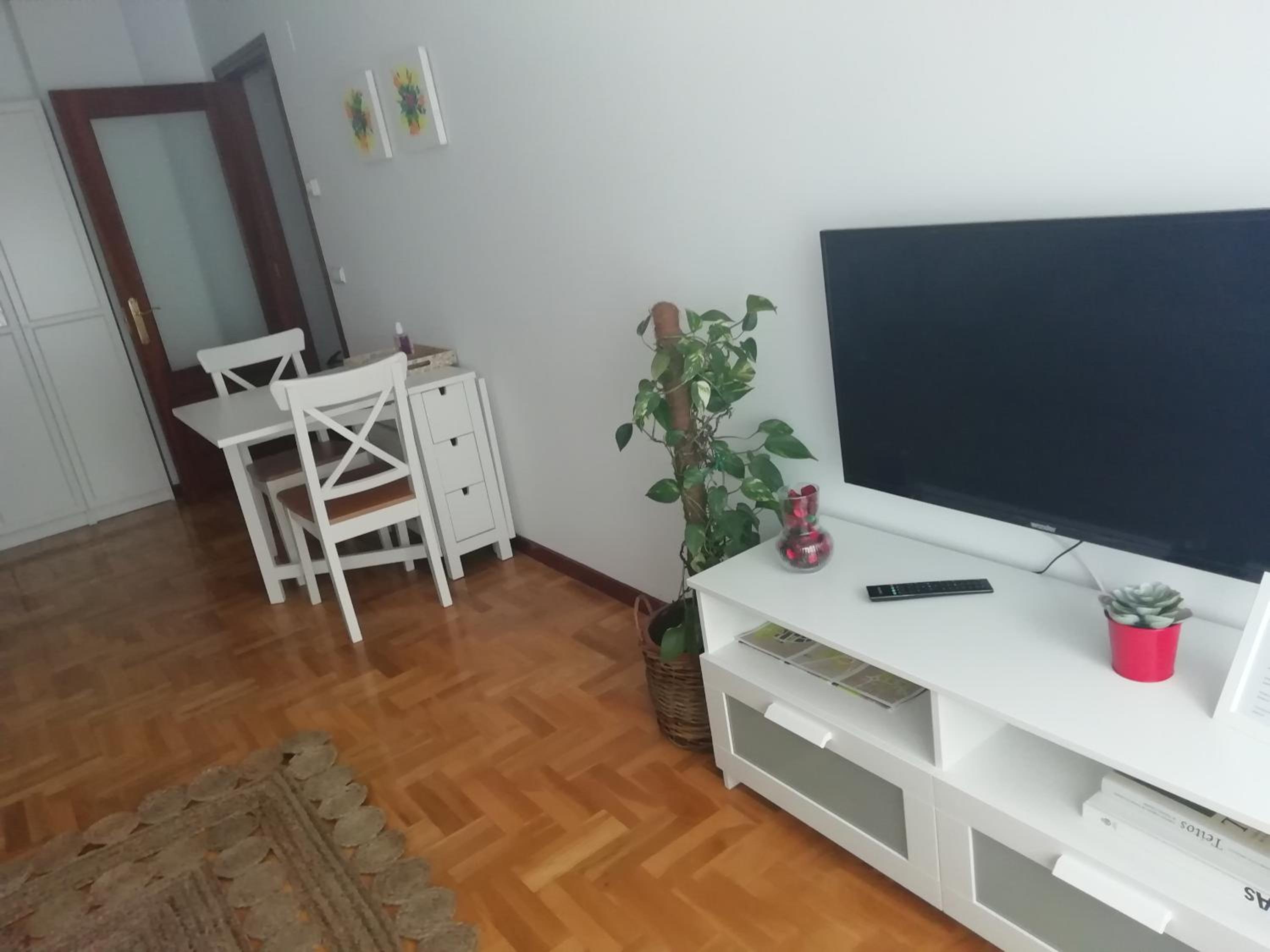 Two-Bedroom Apartment - Photo 31