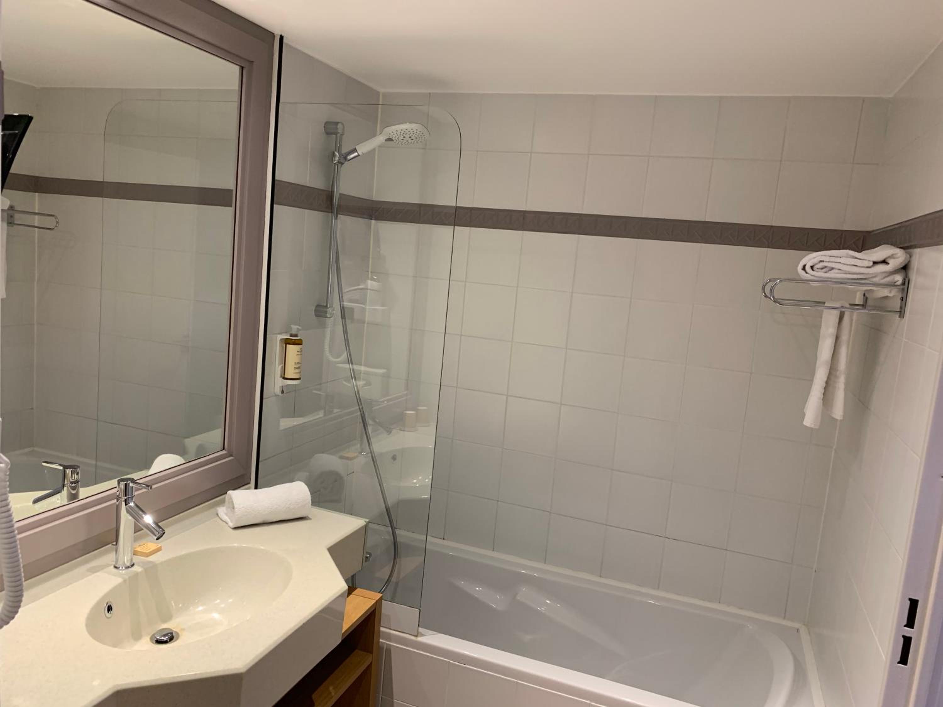 Double Room with Golf View - Photo 2