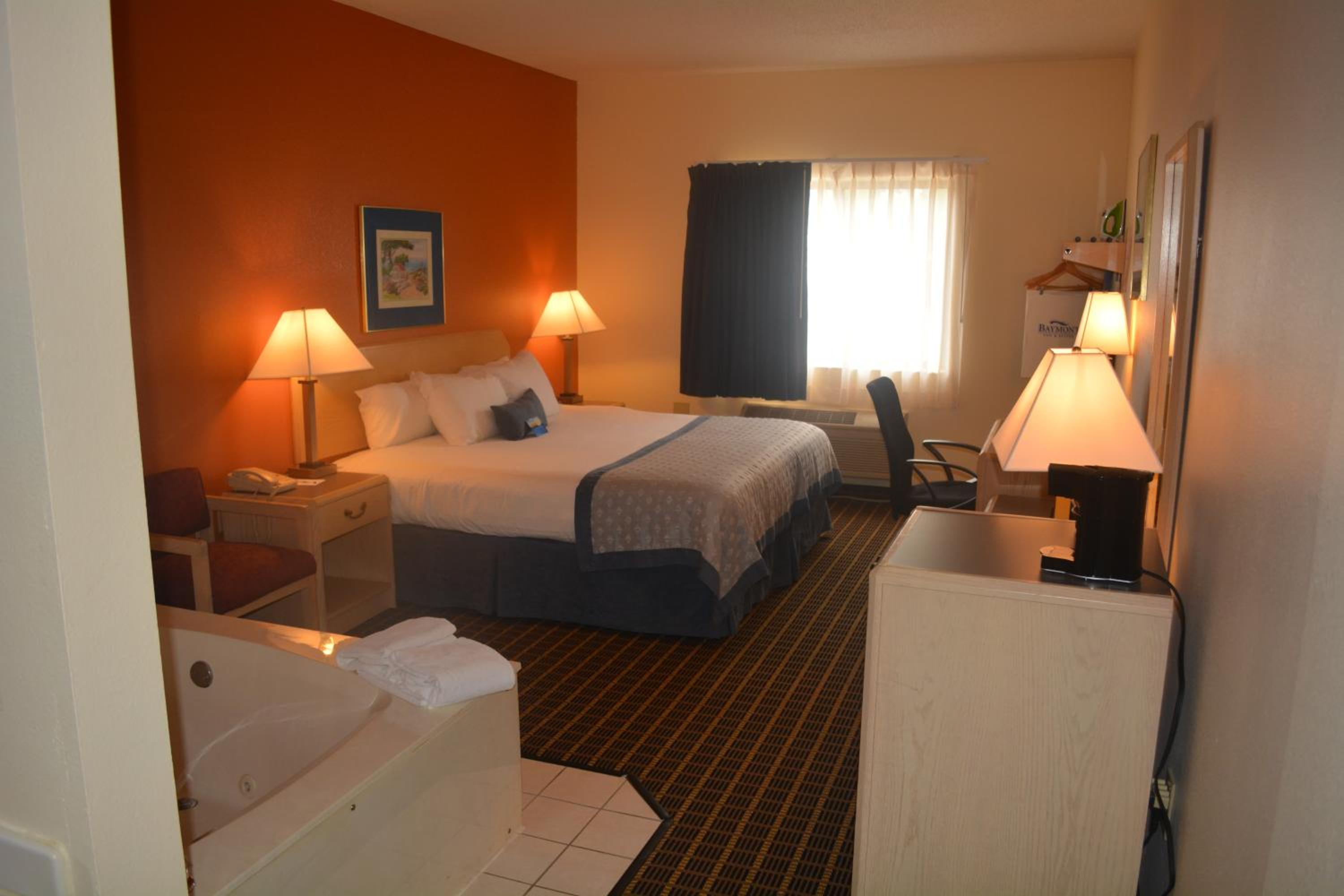Deluxe King Room with Spa Bath- Non-Smoking - Photo 2
