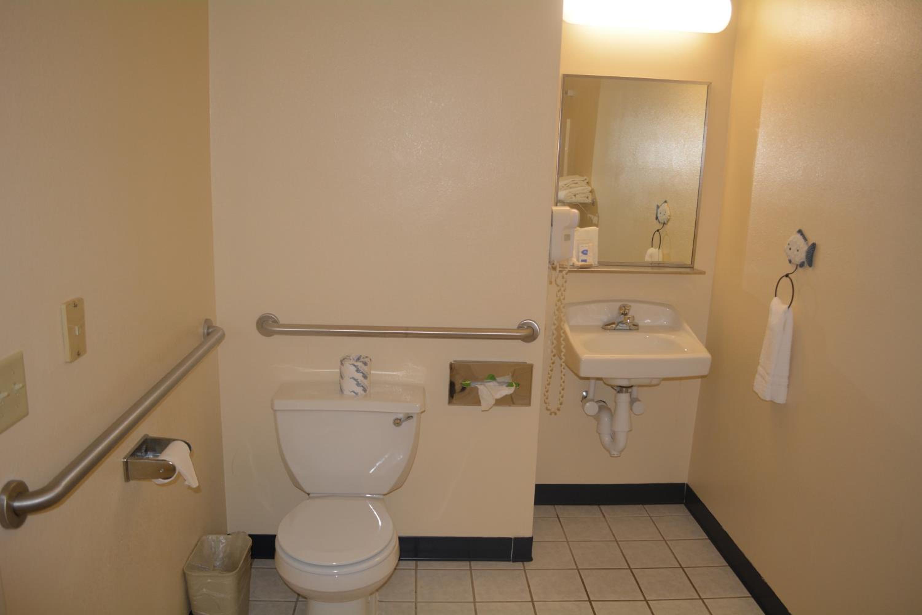Queen Room - Disability Access/Non-Smoking - Photo 3