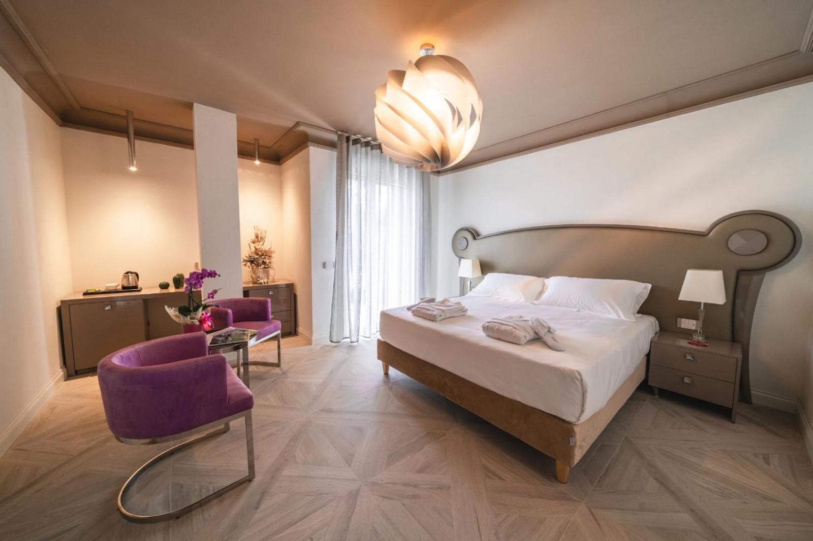 Deluxe King Room with Terrace photo 1