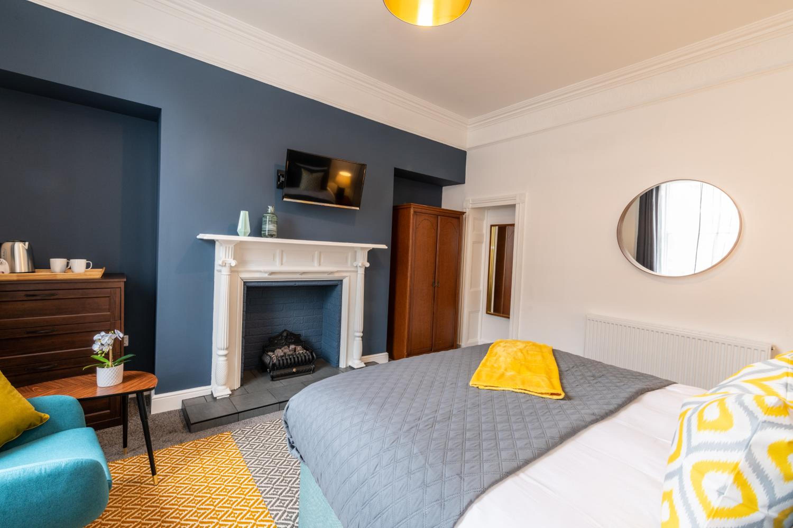 Standard King Room - Photo 5