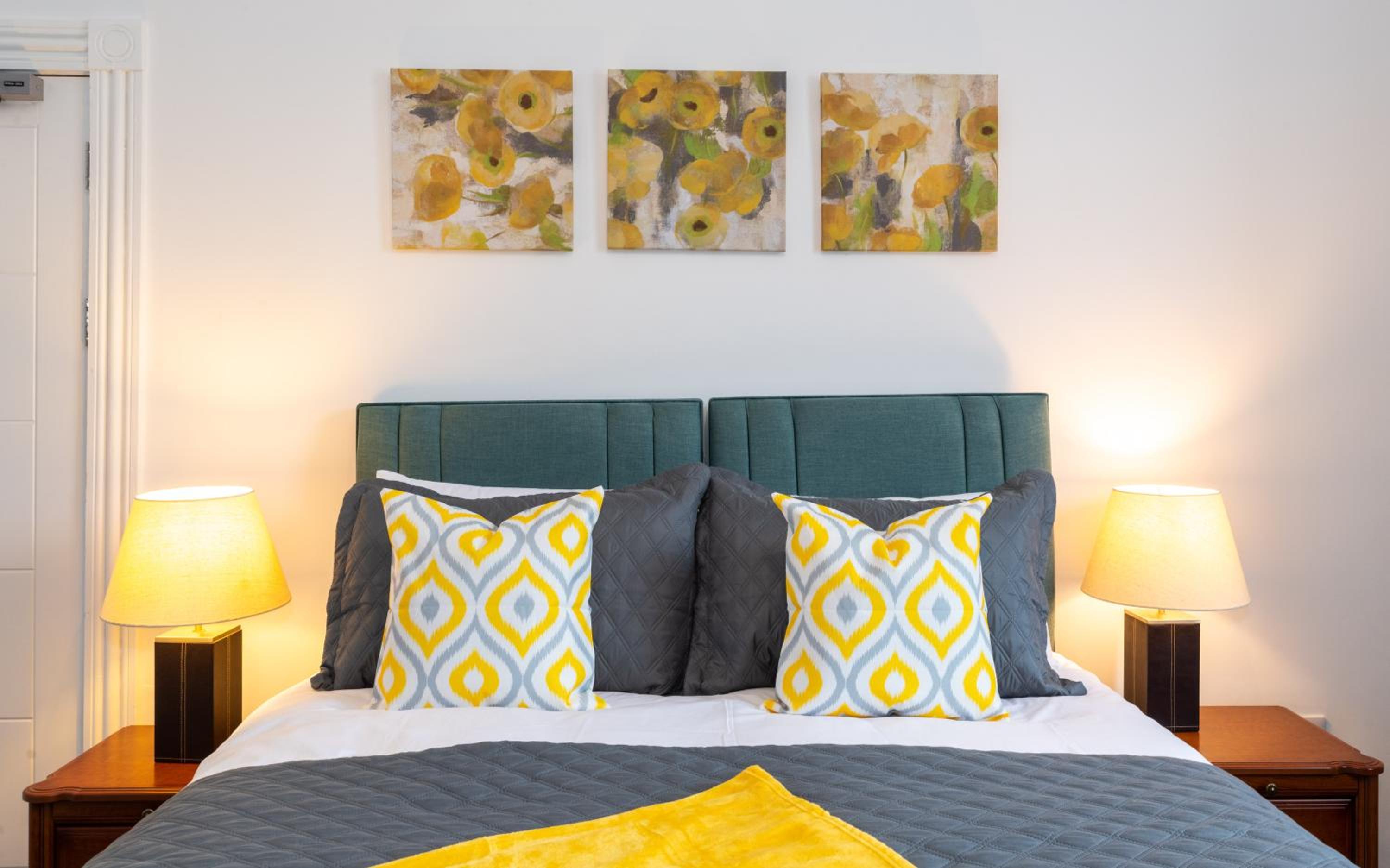 Standard King Room - Photo 6