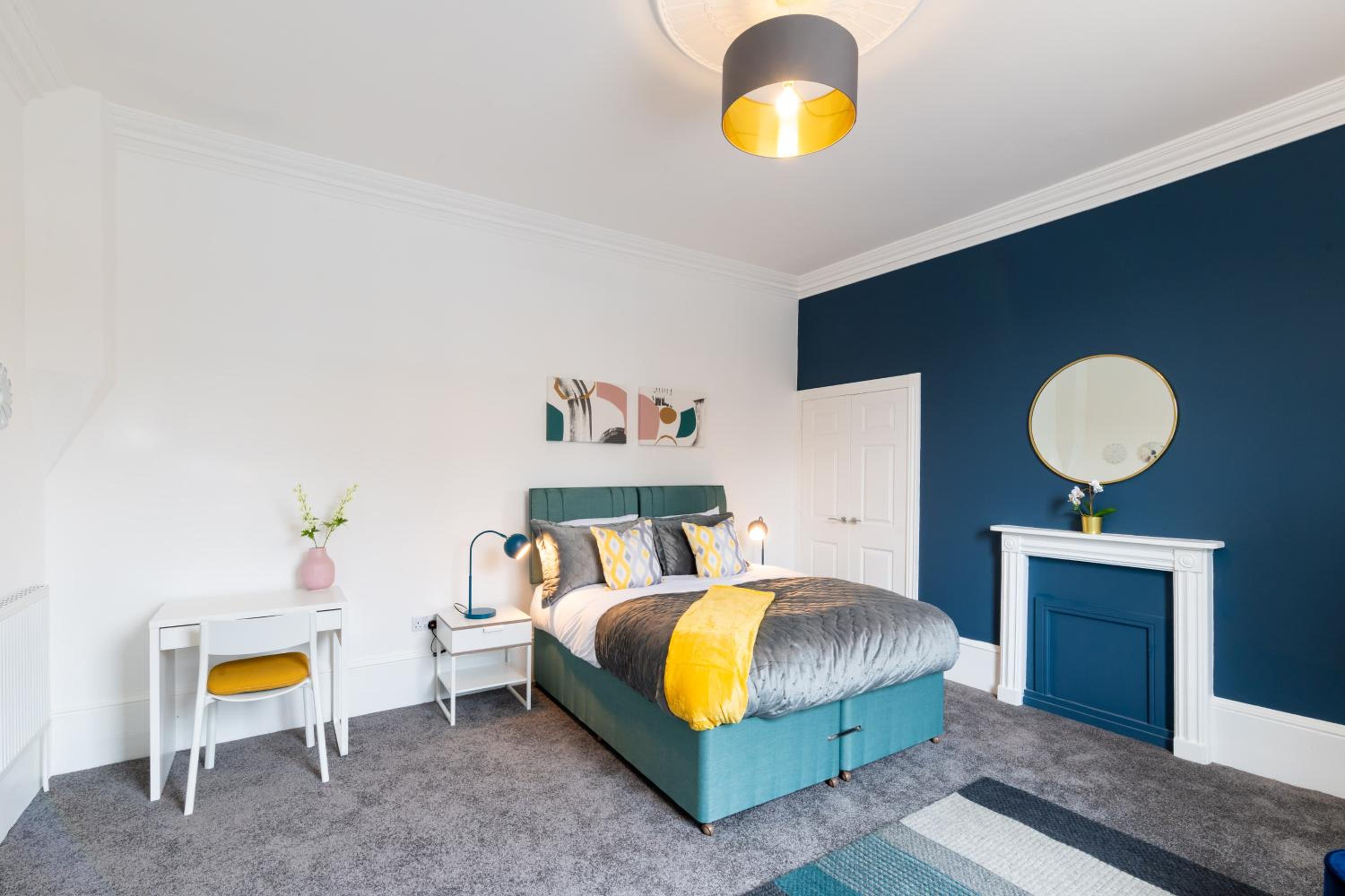 Standard King Room - Photo 11