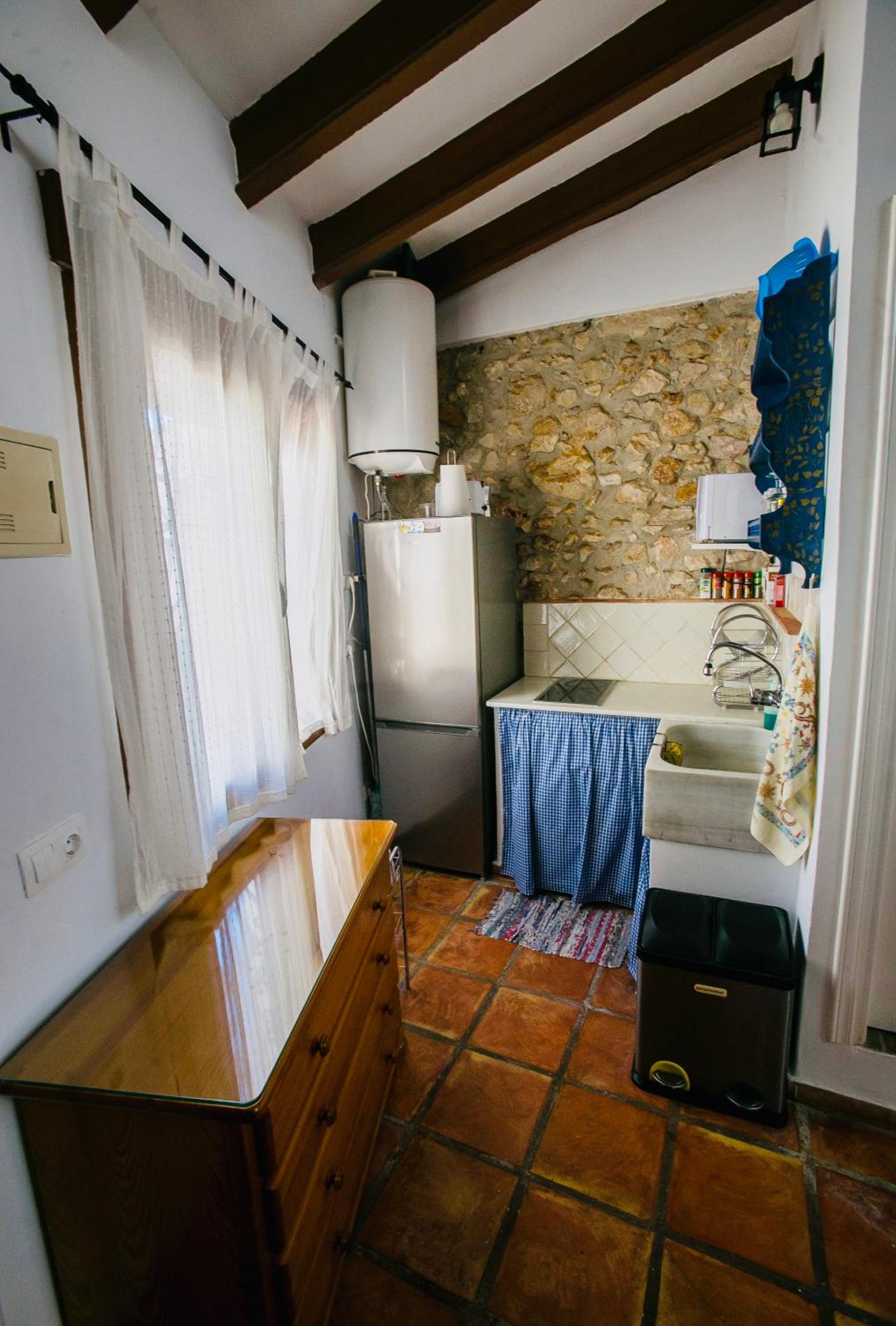 One-Bedroom House - Photo 34