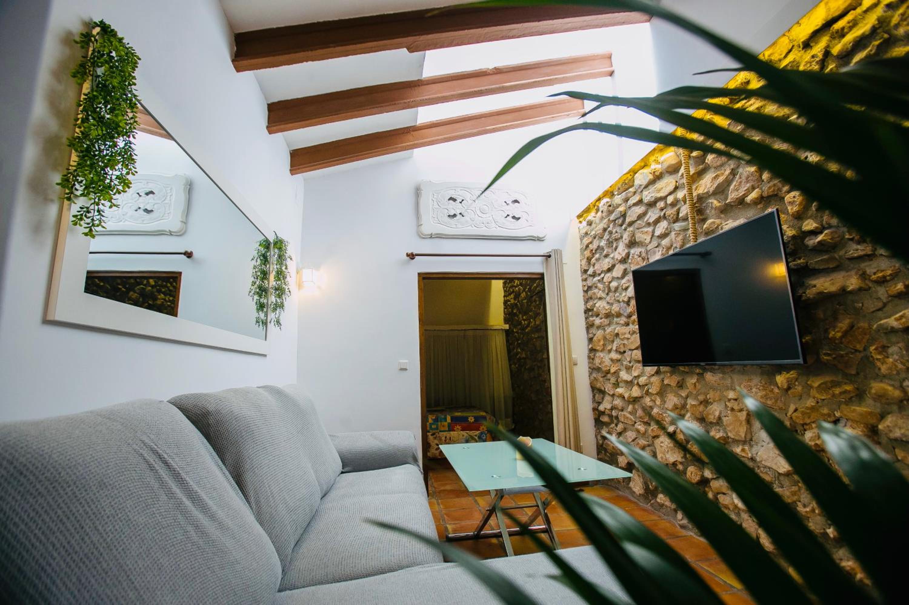 One-Bedroom House - Photo 29