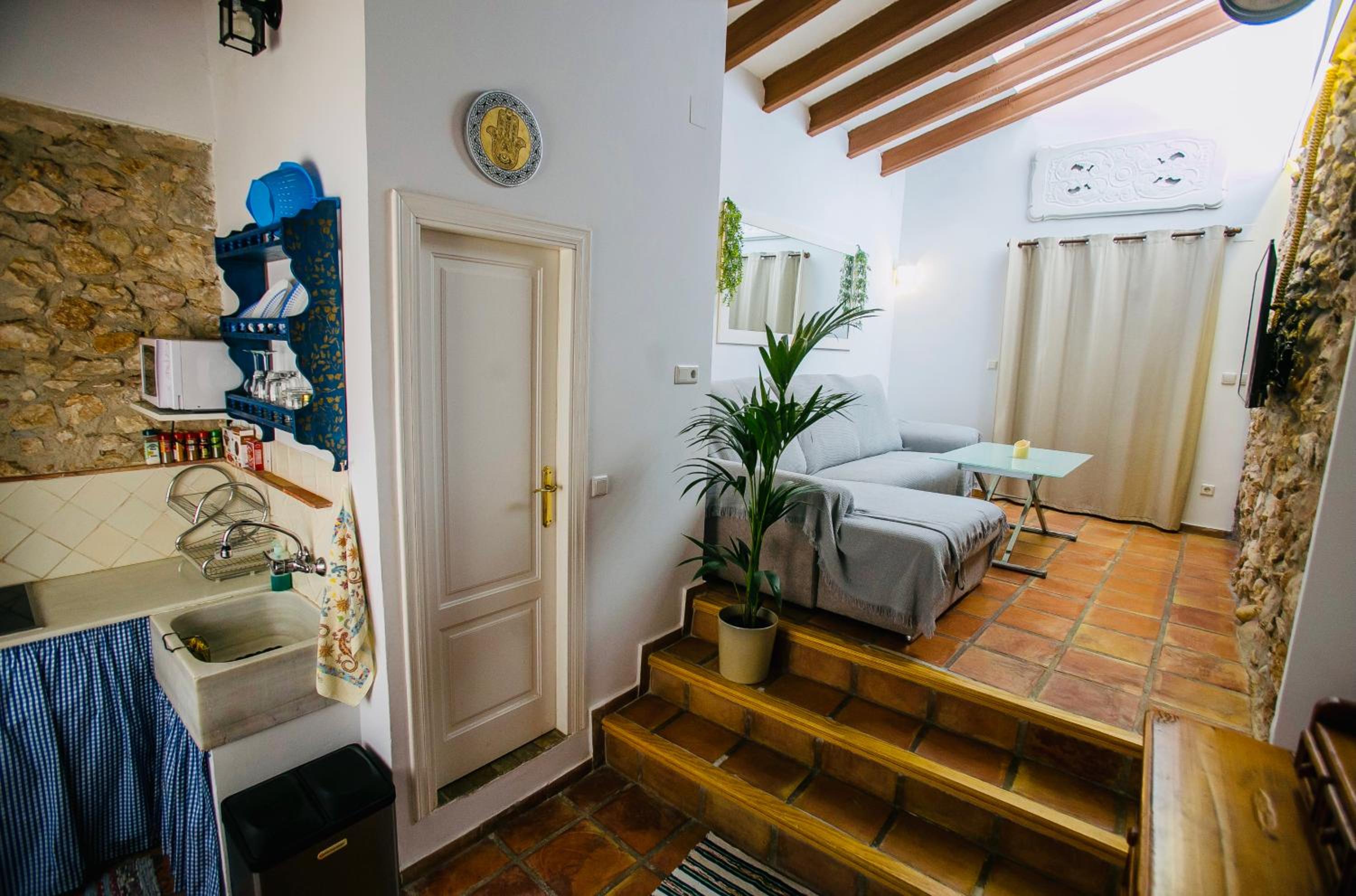 One-Bedroom House - Photo 32