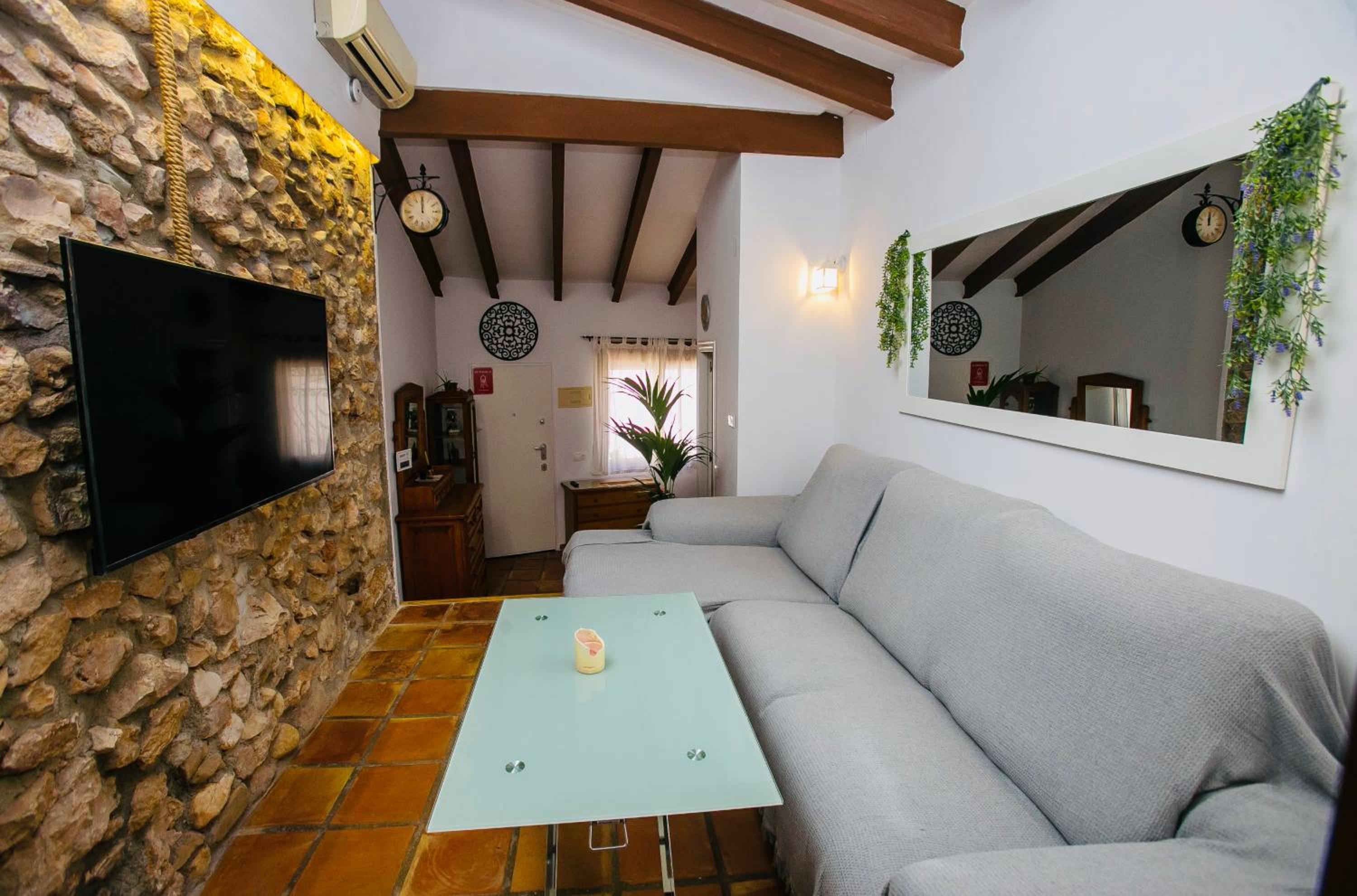 One-Bedroom House - Photo 35