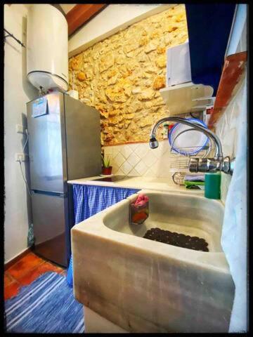 One-Bedroom House - Photo 26