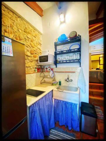 One-Bedroom House - Photo 20