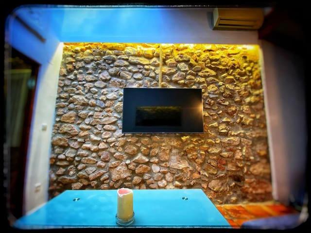 One-Bedroom House - Photo 19