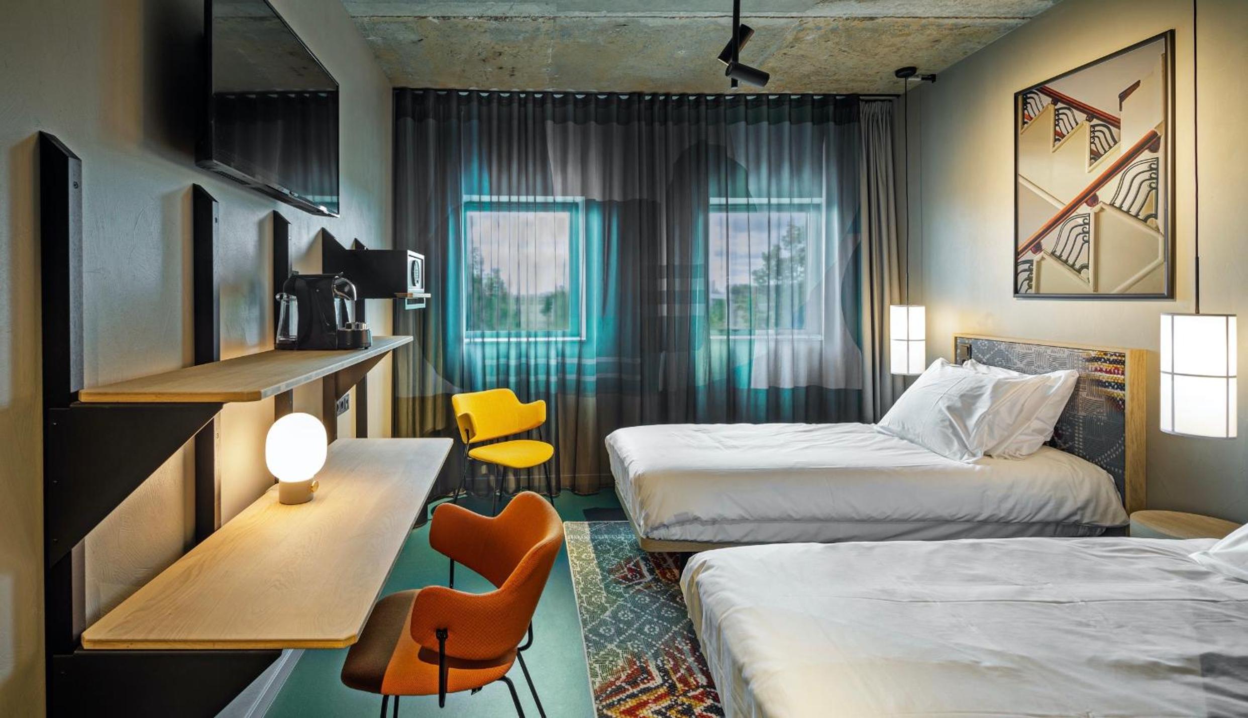 Business Twin Room - Photo 1
