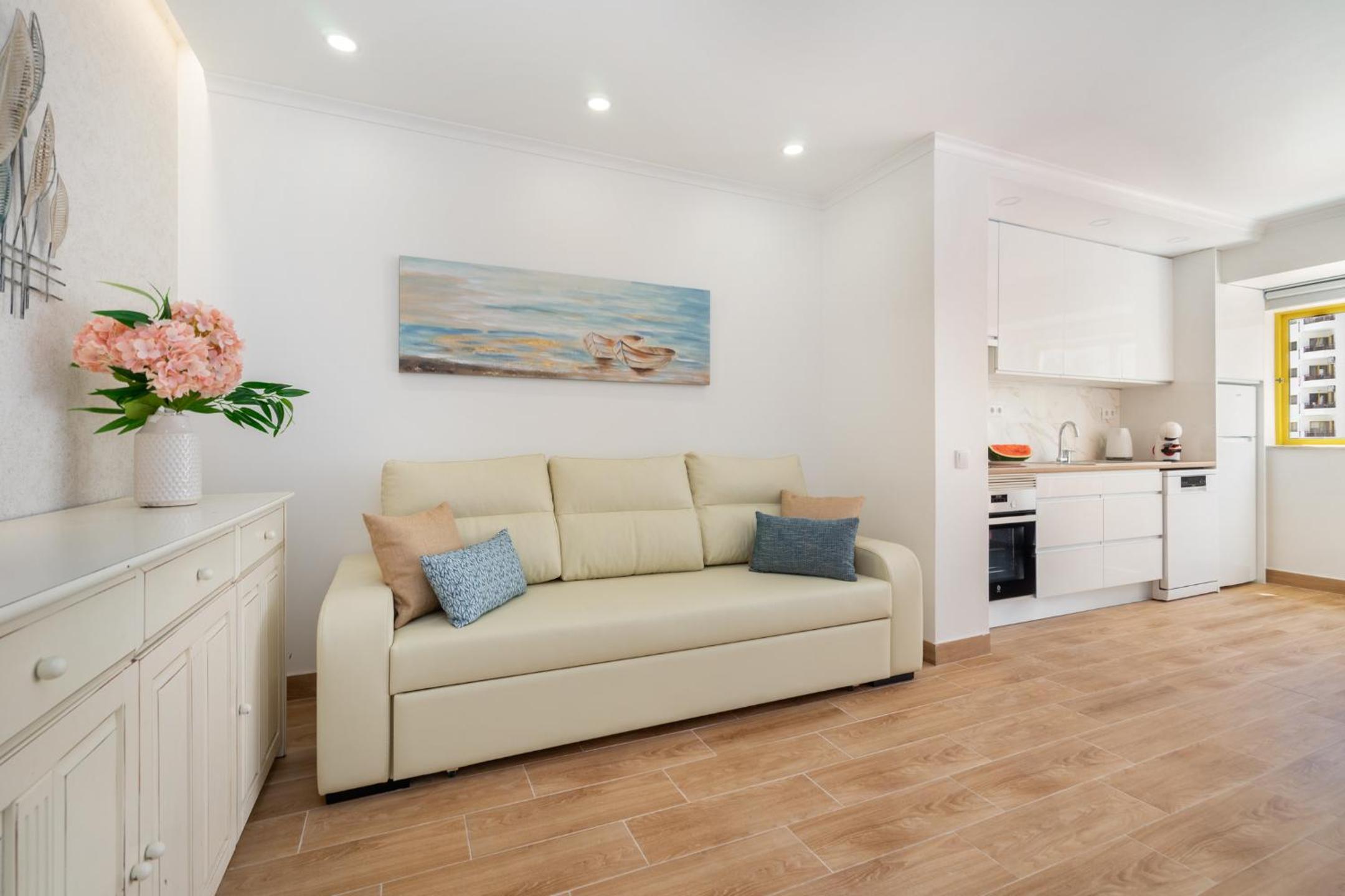 One-Bedroom Apartment - Photo 19