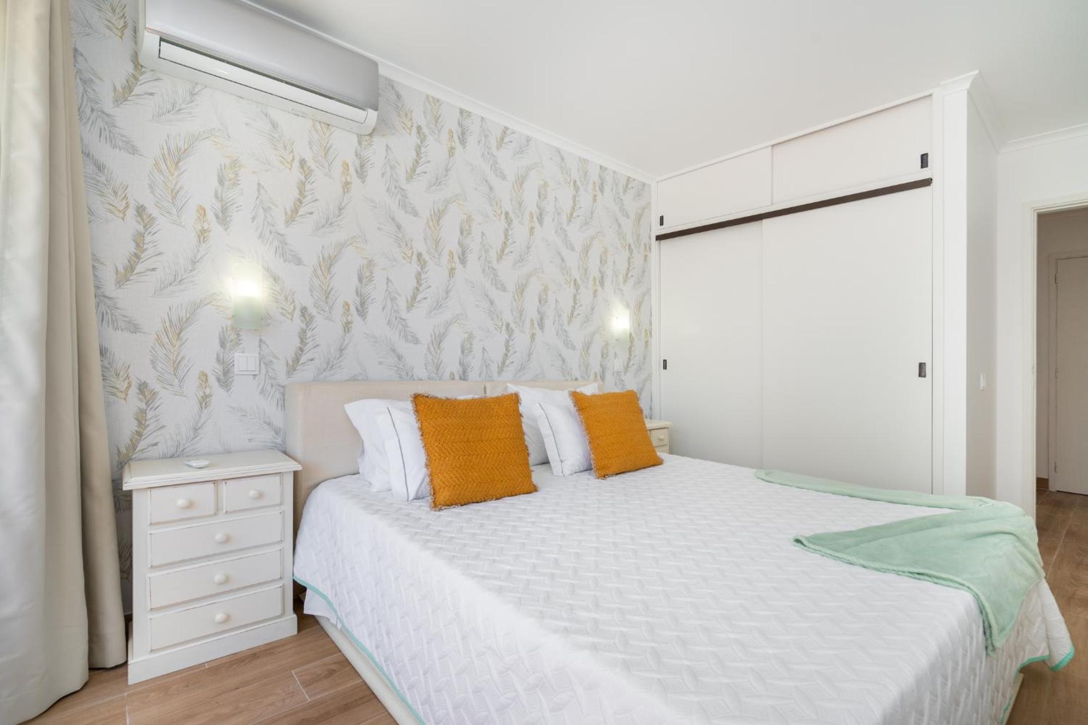 One-Bedroom Apartment - Photo 15