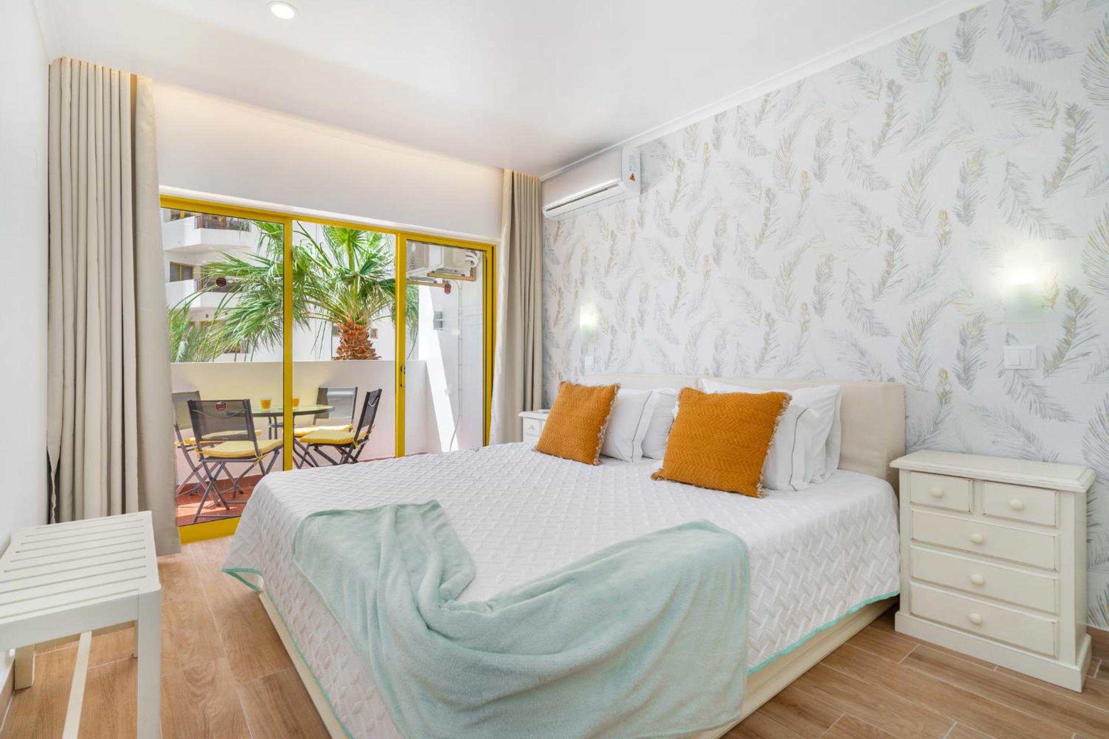 One-Bedroom Apartment - Photo 4