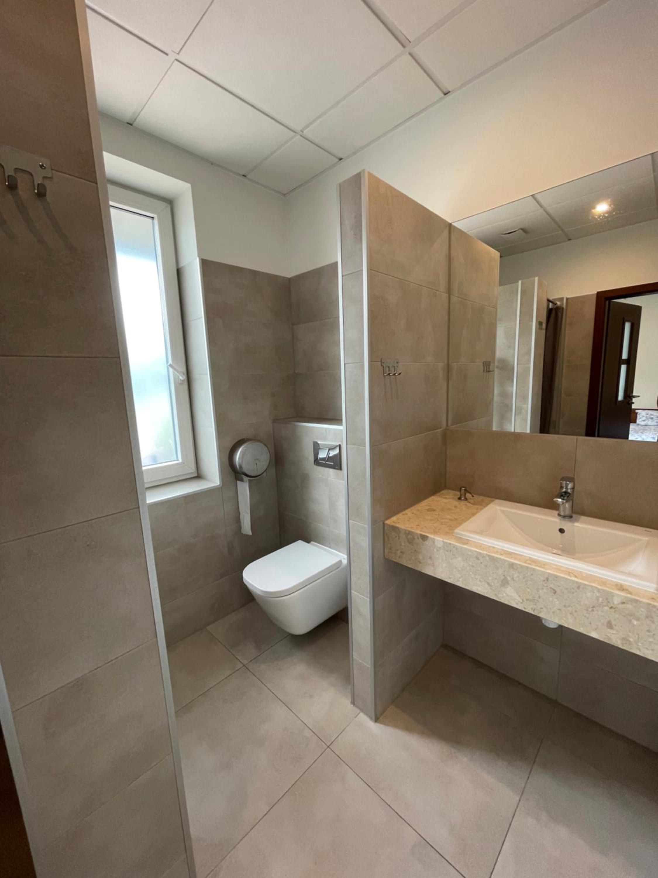 Family Room with Private Bathroom - Photo 3