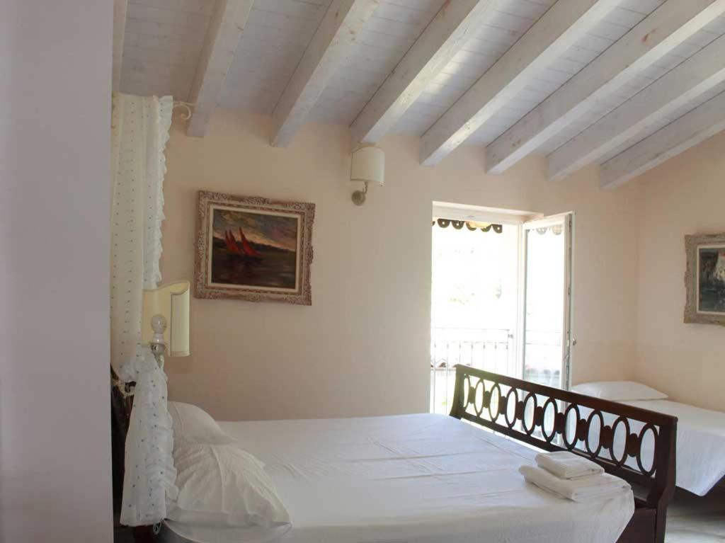 Triple Room with Bathroom photo 2