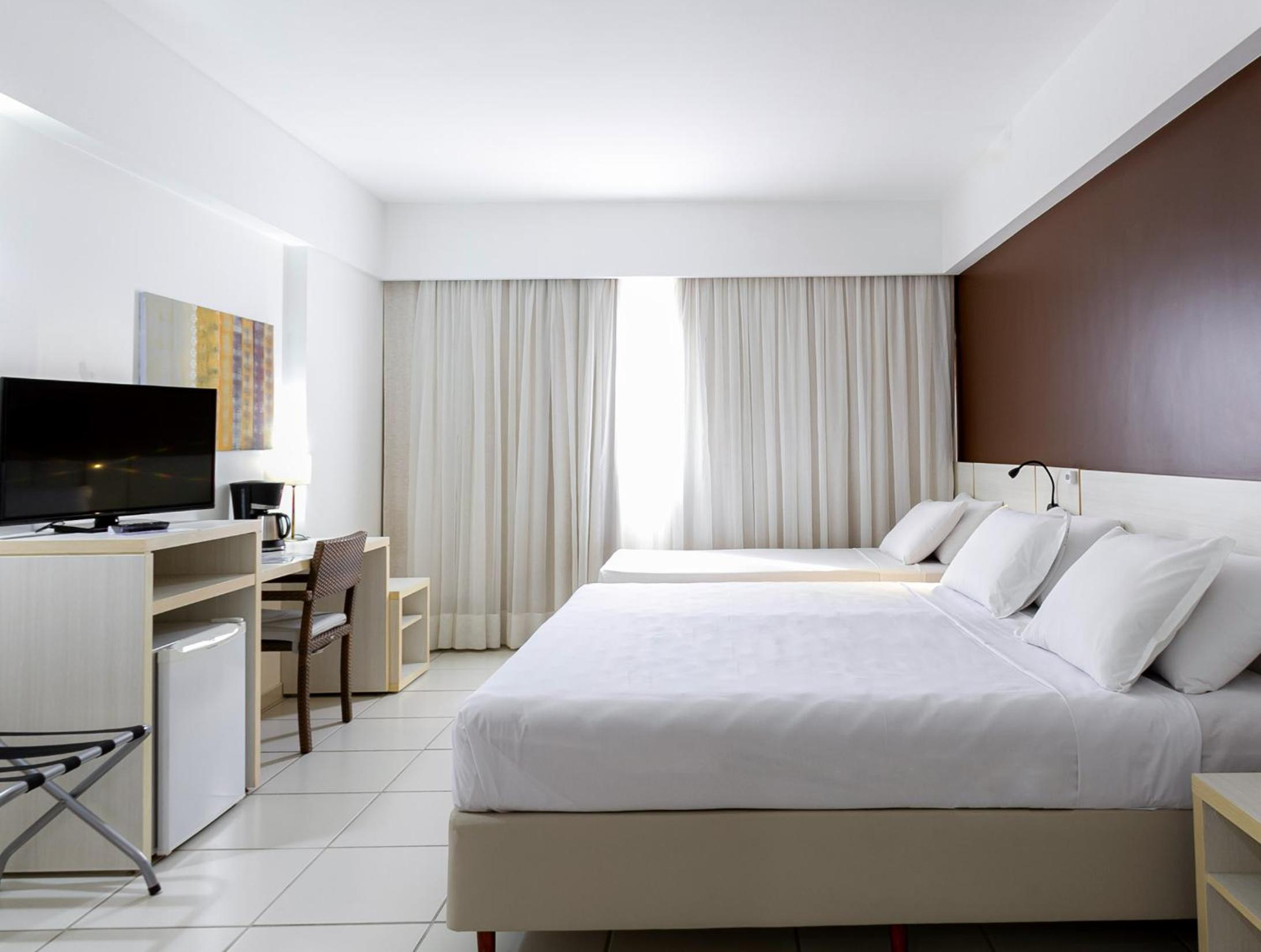 Deluxe Room with One Queen and One Single Bed photo 1