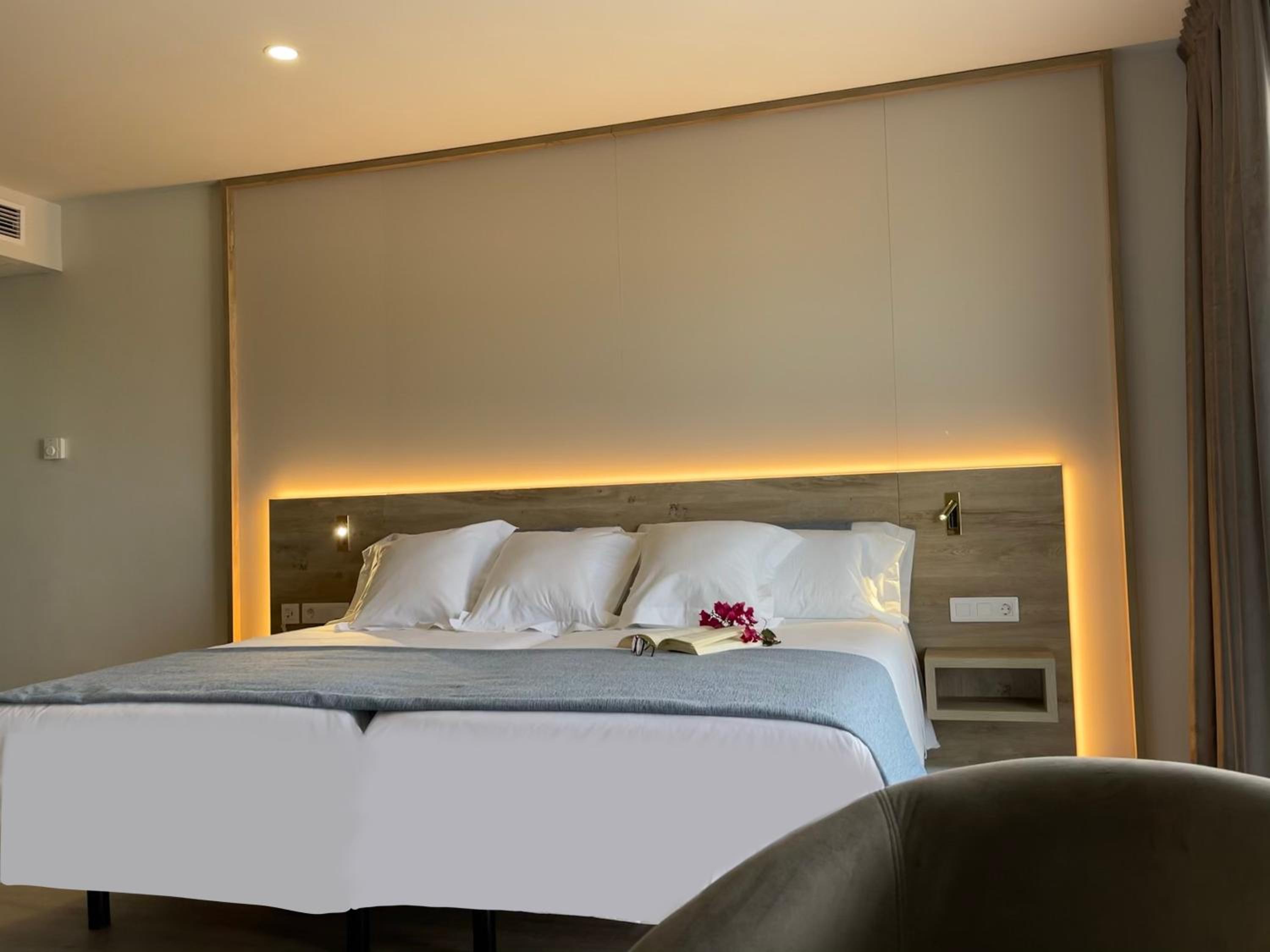 Double Room with Balcony and Sea View