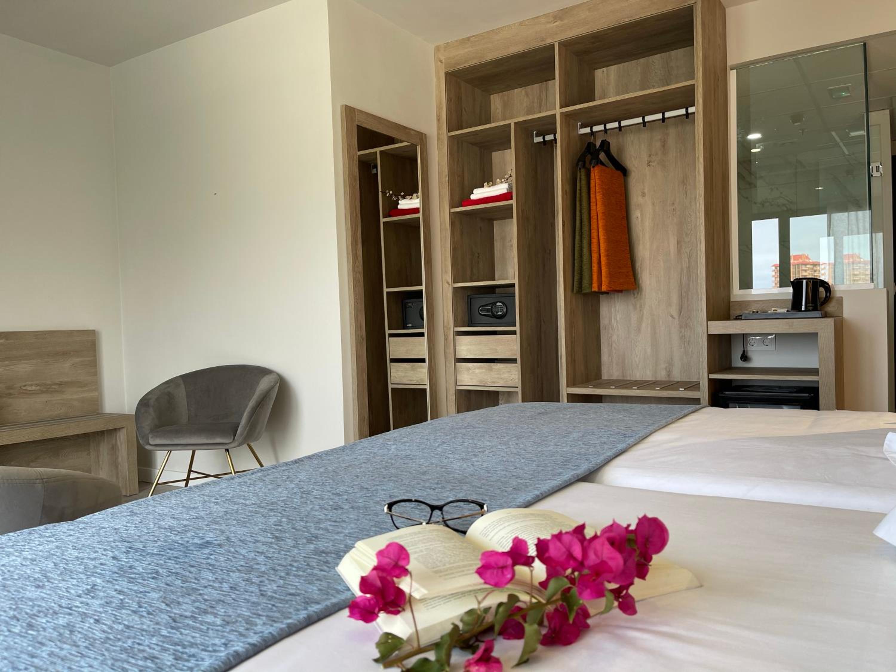 Double Room Mountain View thumbnail 5