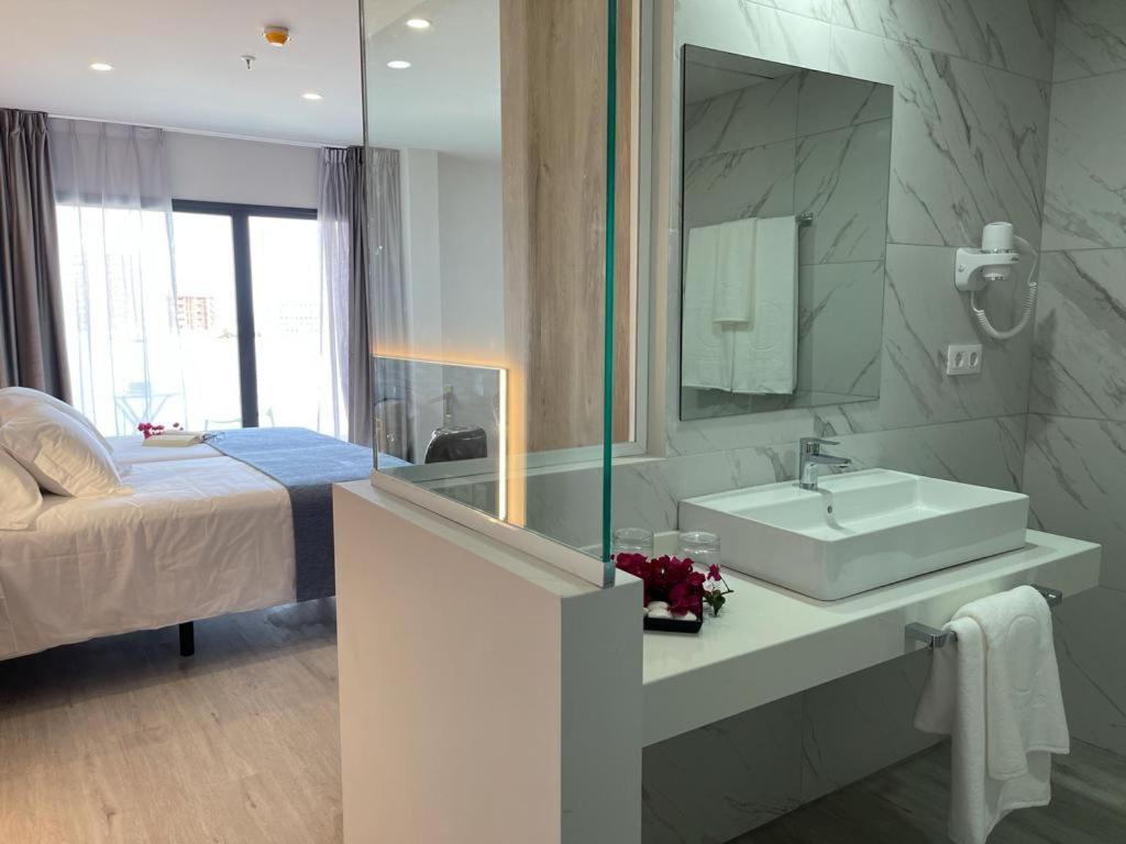 Double Room with Balcony and Sea View