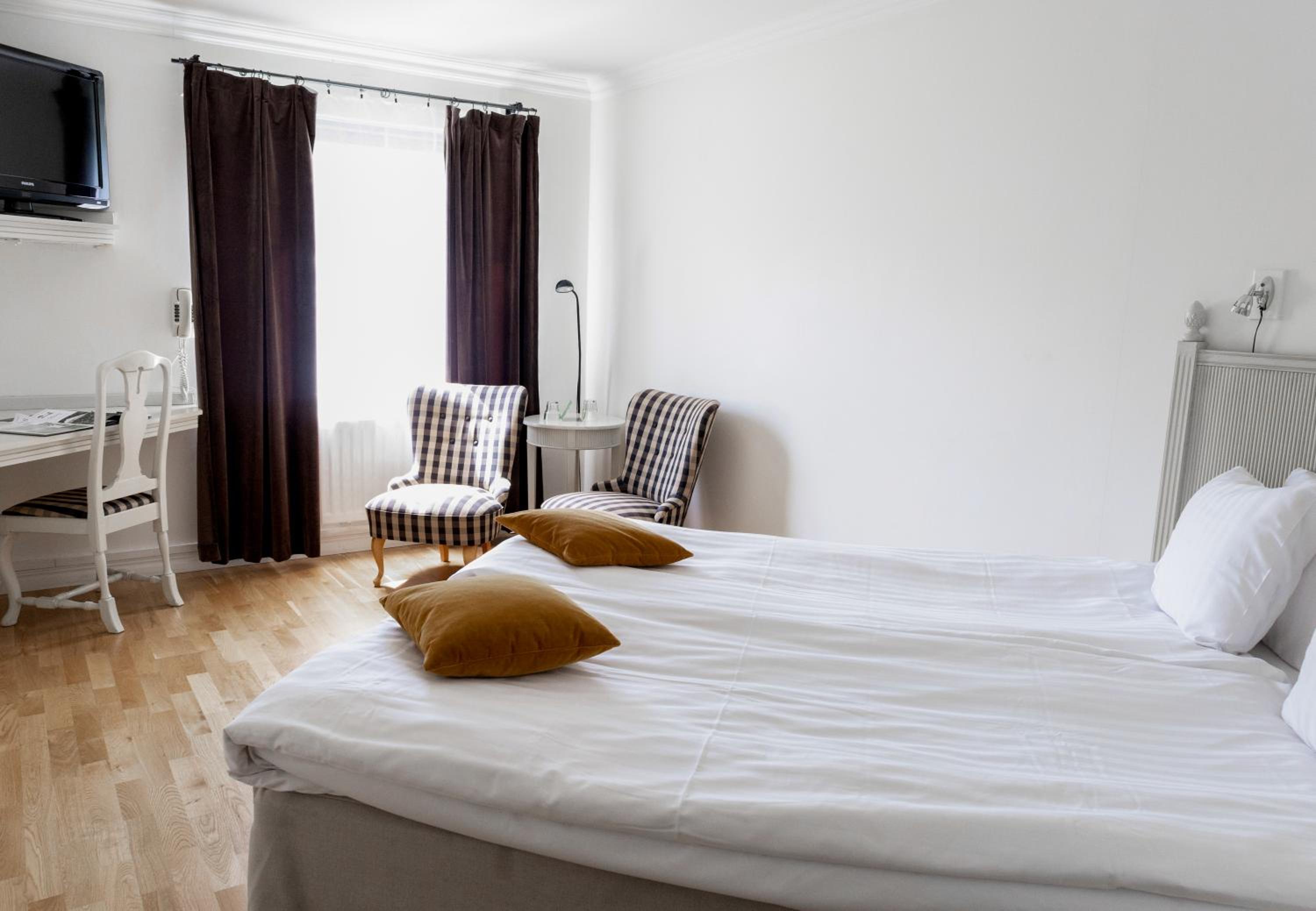 Double Room (63 in bed) - Photo 1