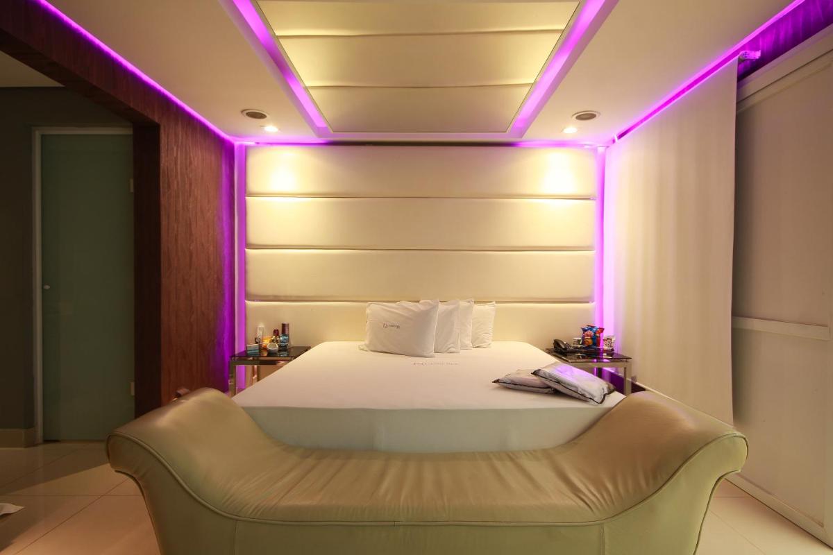 Double Room with Pool View 9