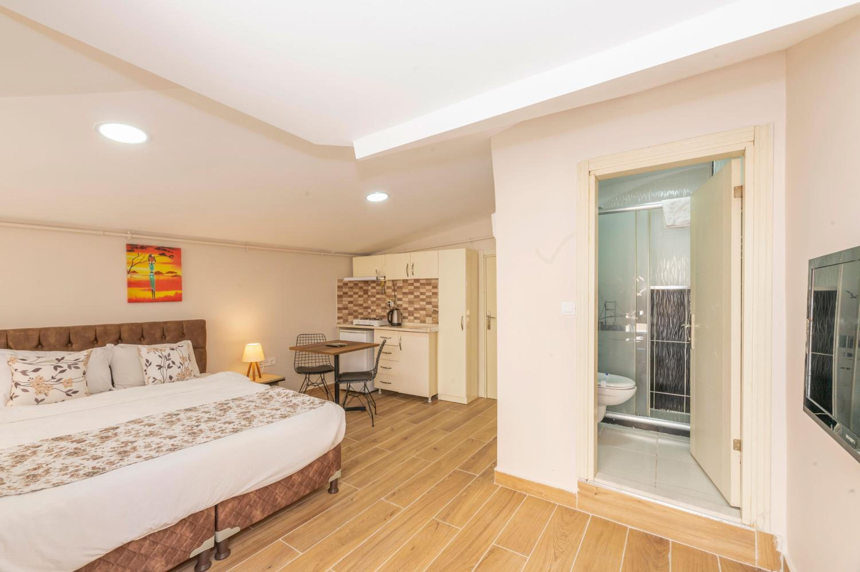 Deluxe Double Room with Balcony photo 3