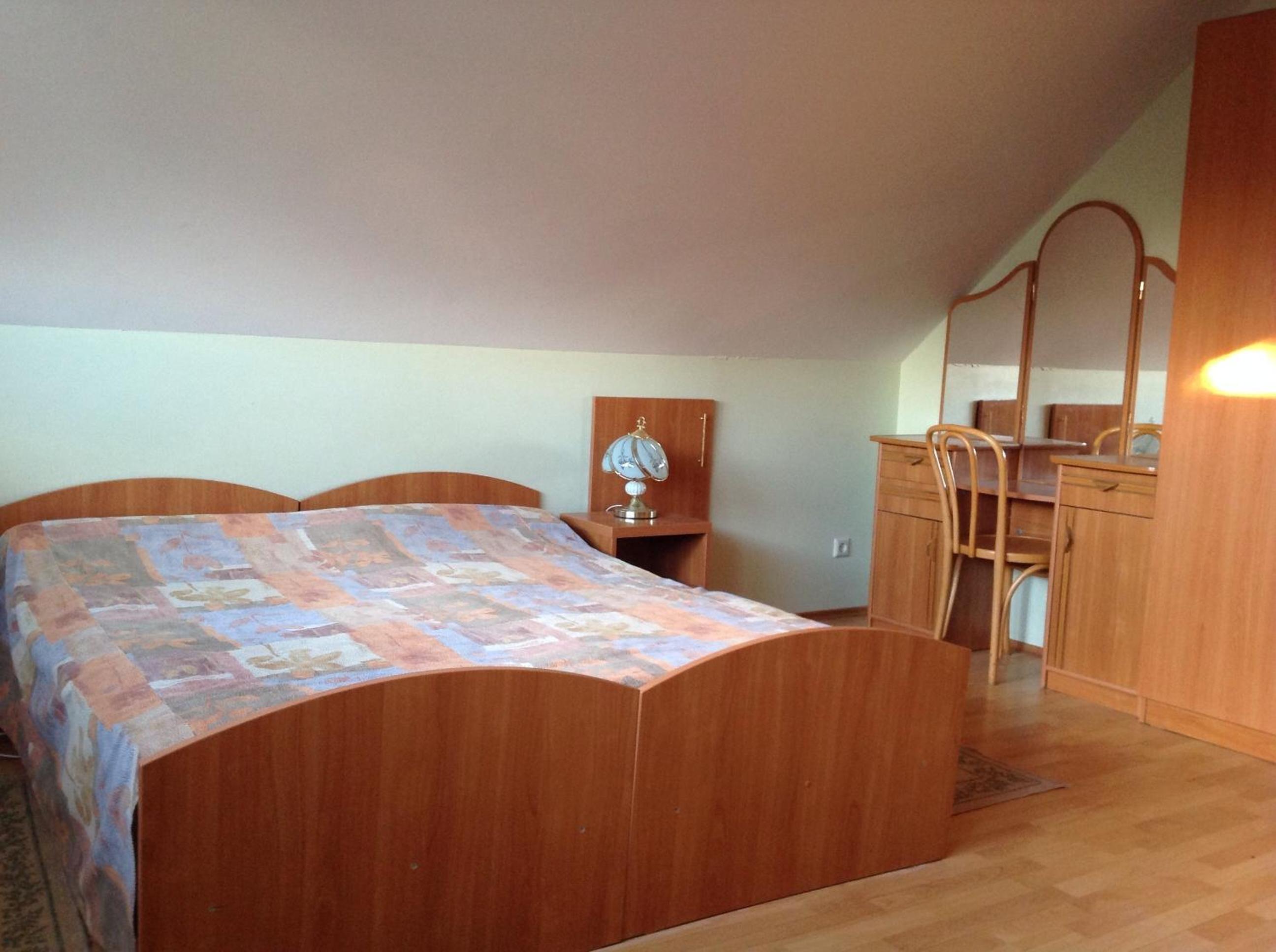 Family Room with Private Bathroom (6 Adults)