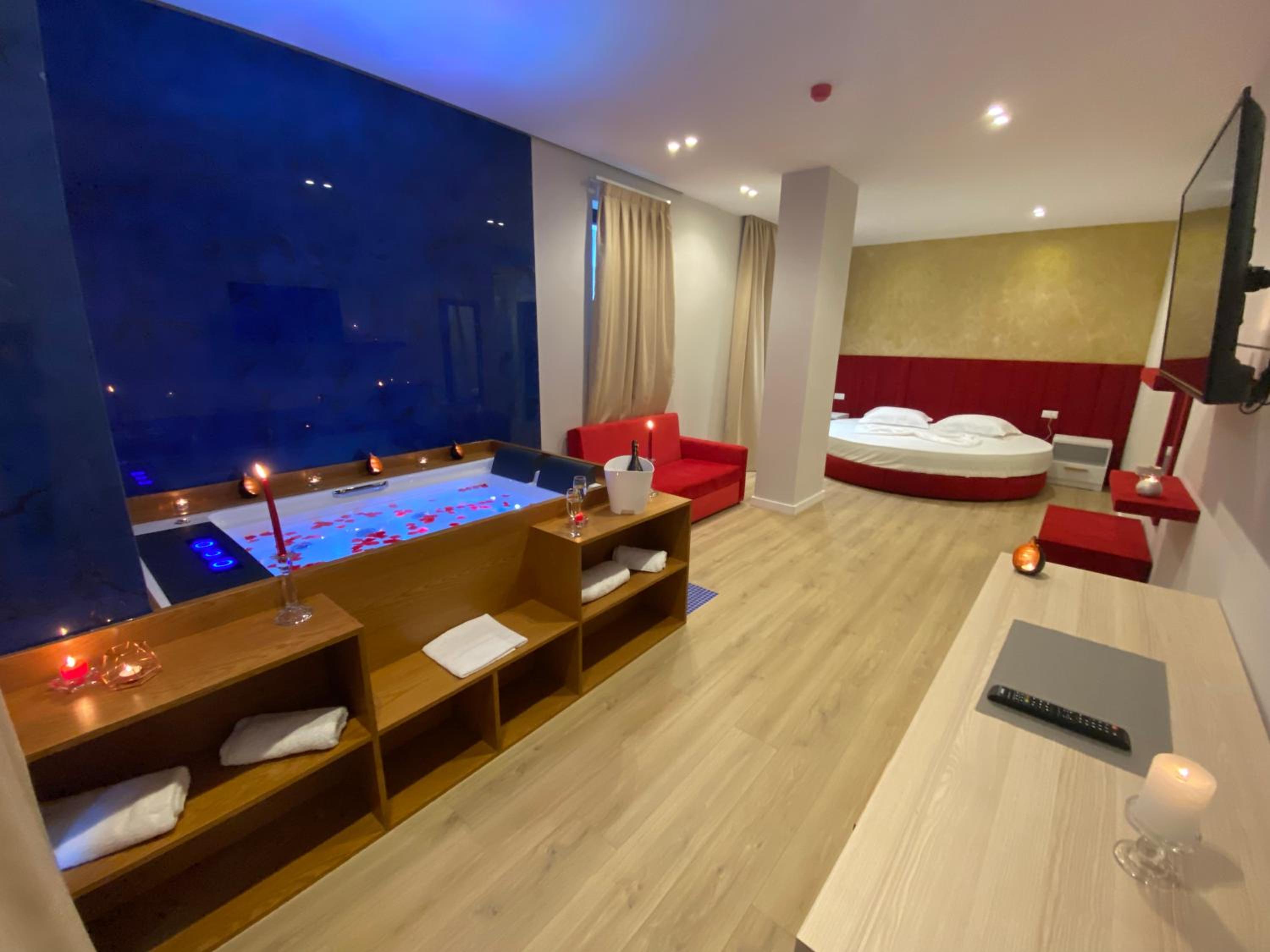 Junior Suite with Jacuzzi and Side Sea View