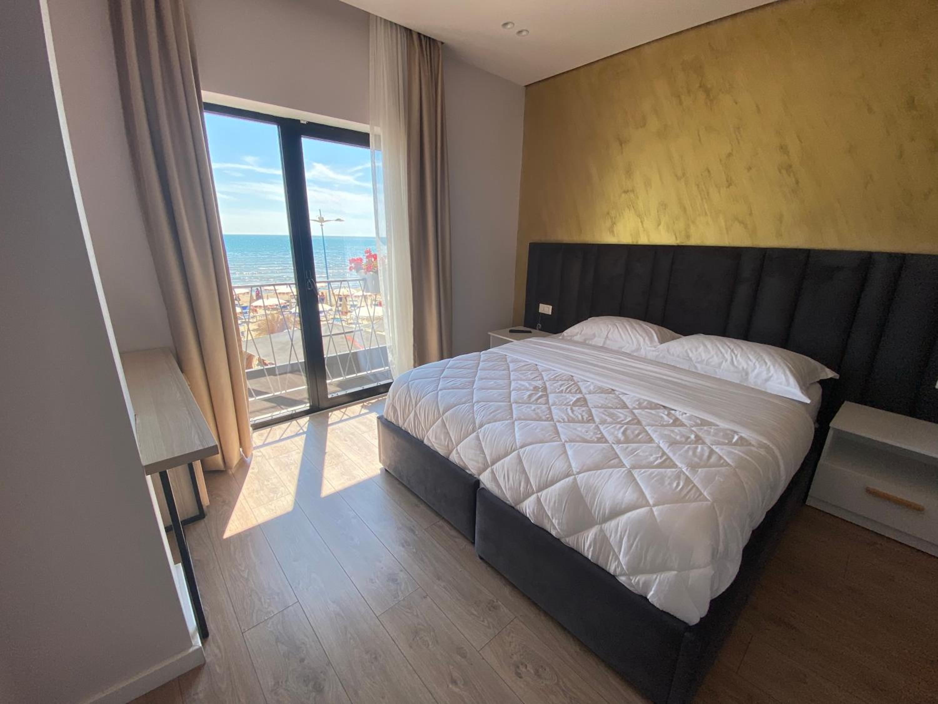Triple Room with Sea View and French Balcony photo 1