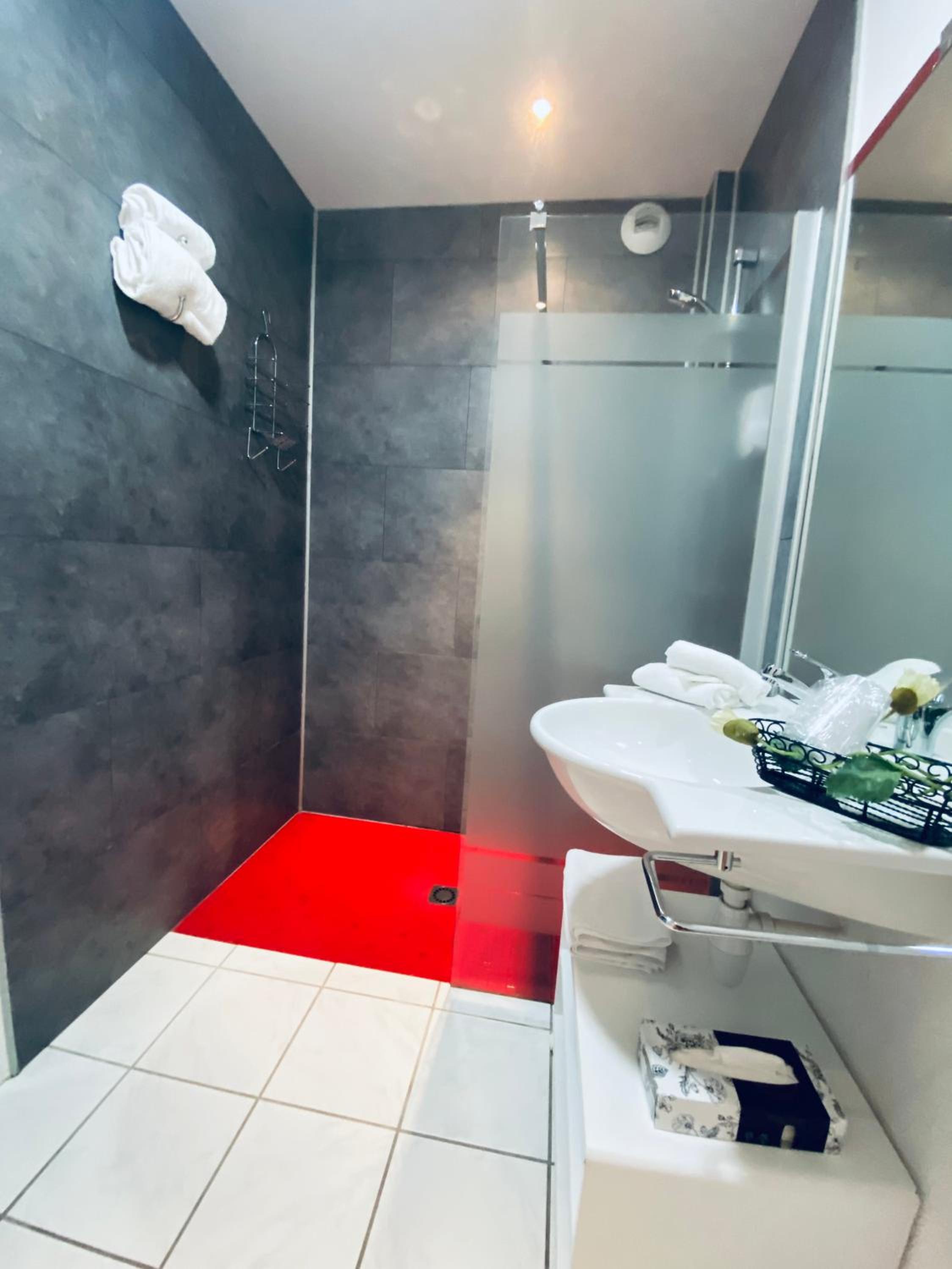 Triple Room - Photo 17