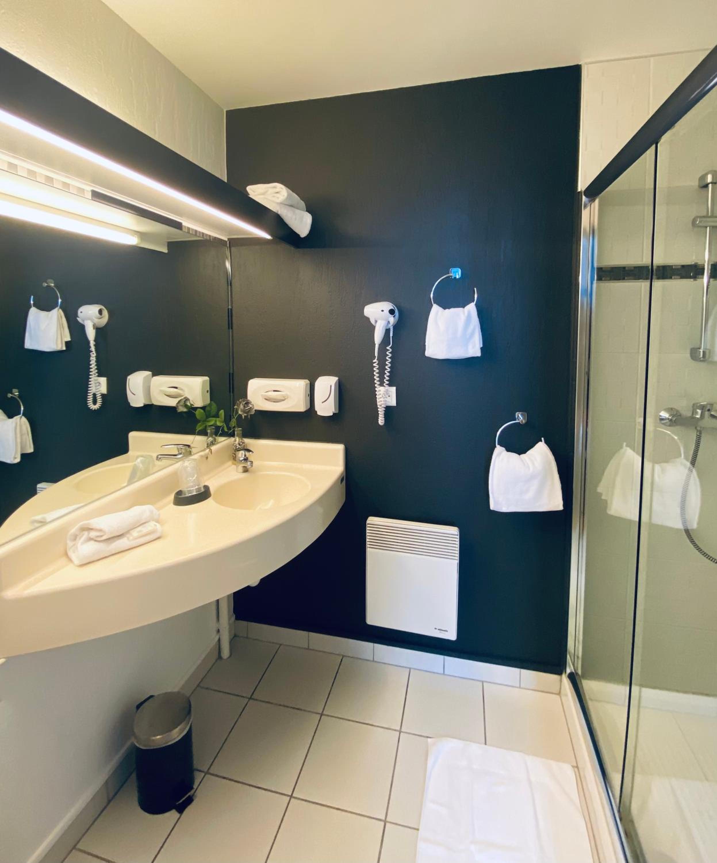 Double Room - Photo 17