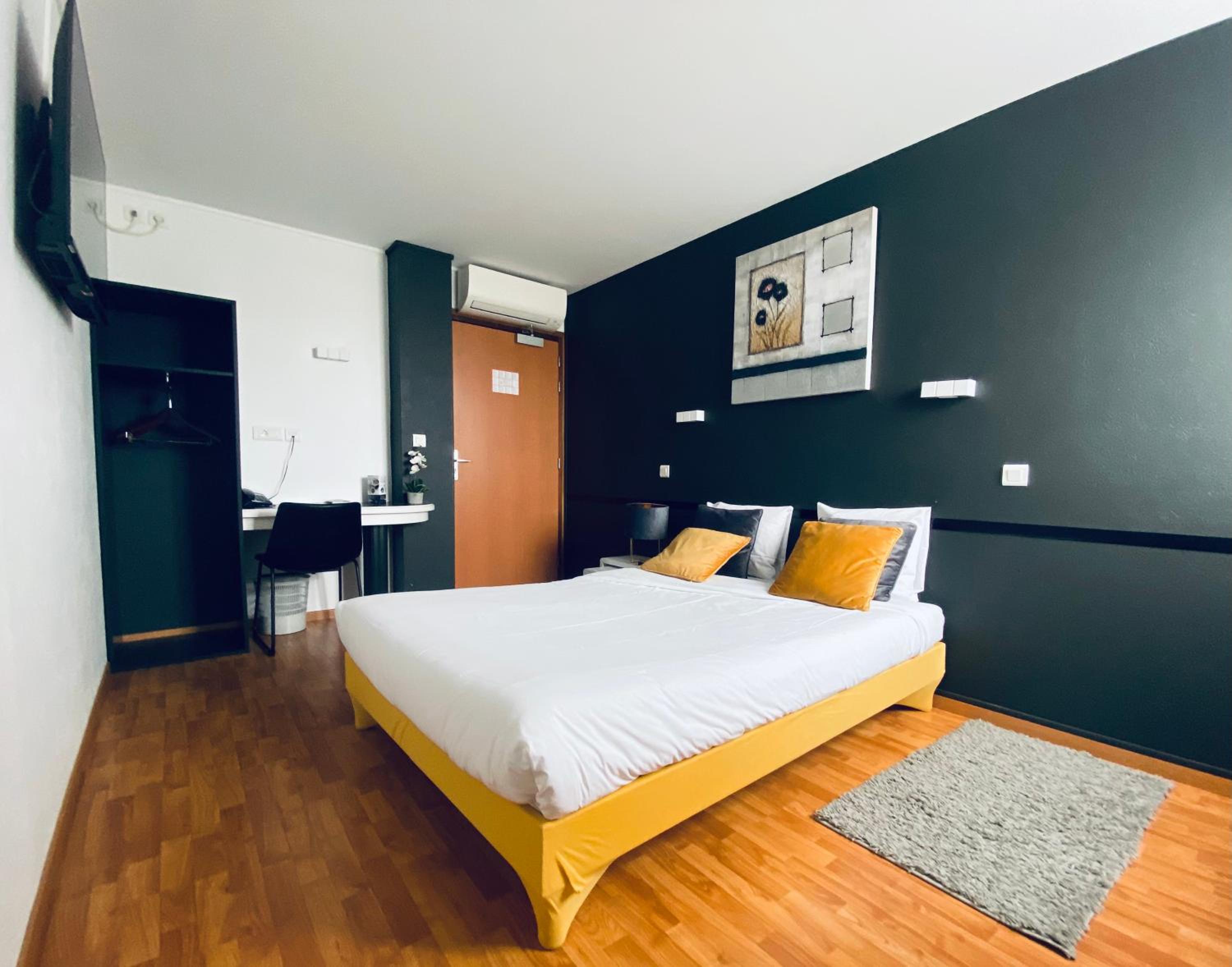 Double Room - Photo 5