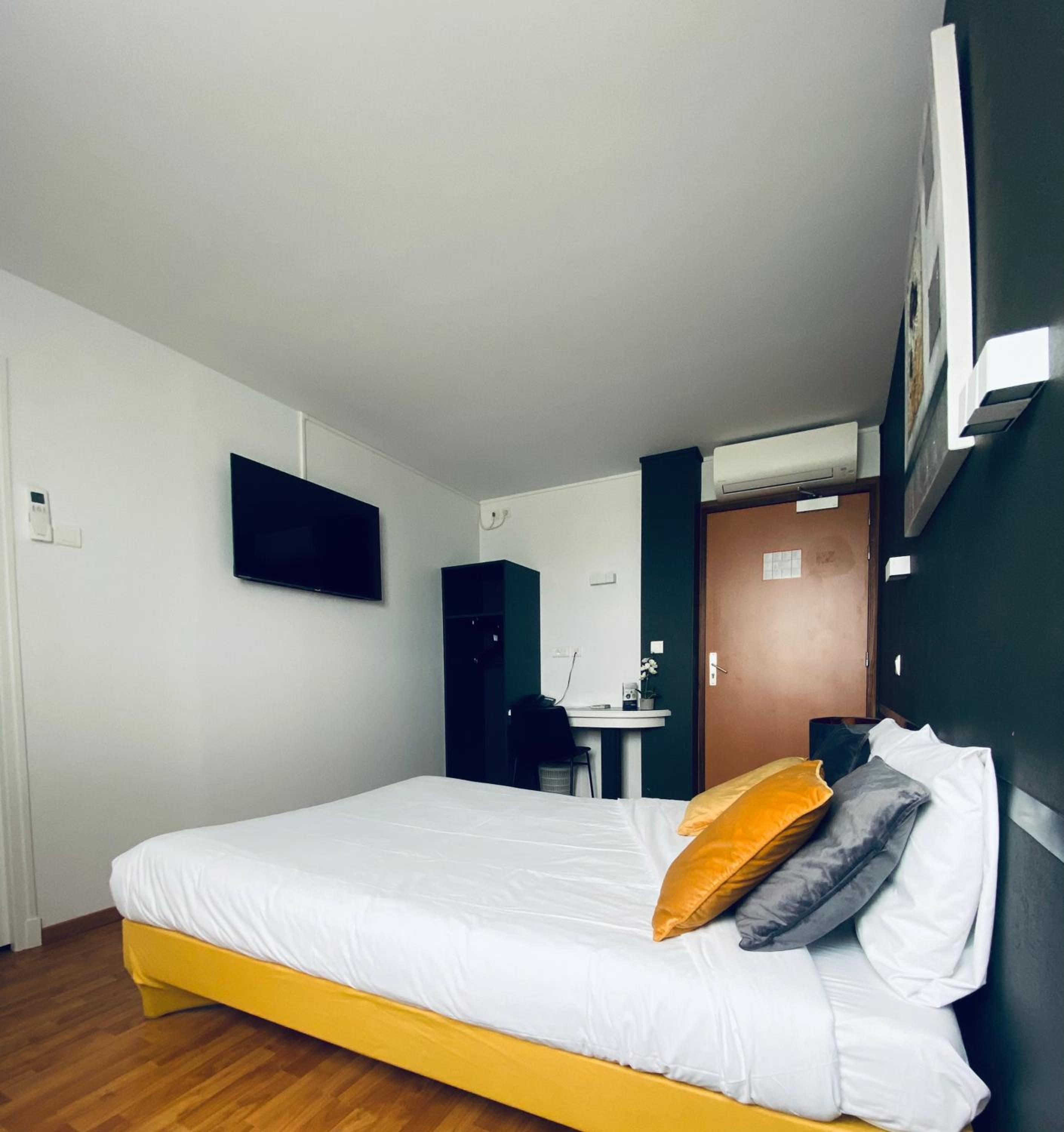 Double Room - Photo 4
