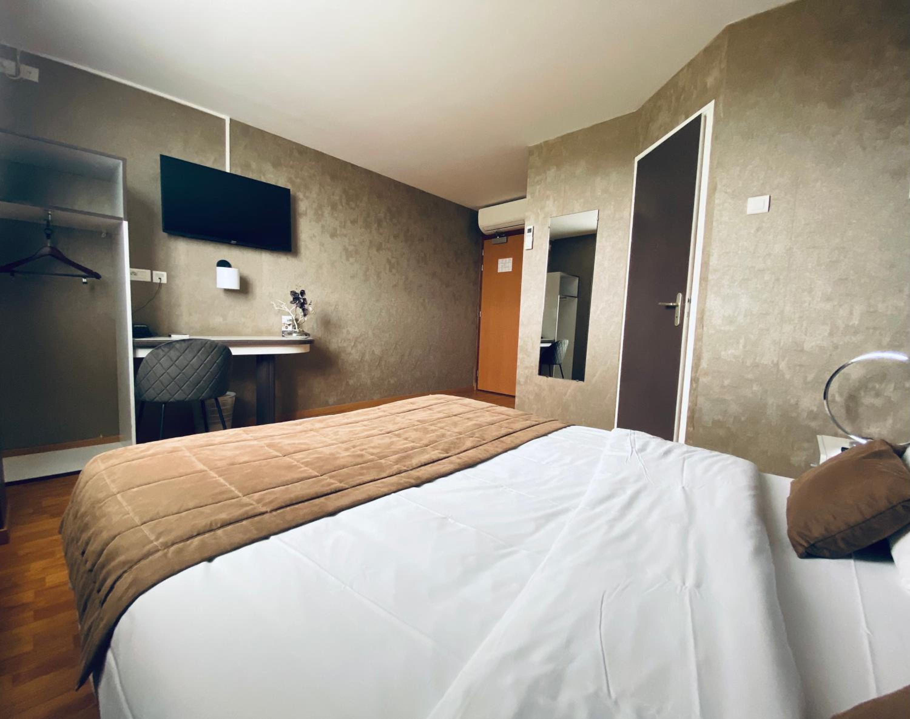 Double Room - Photo 3