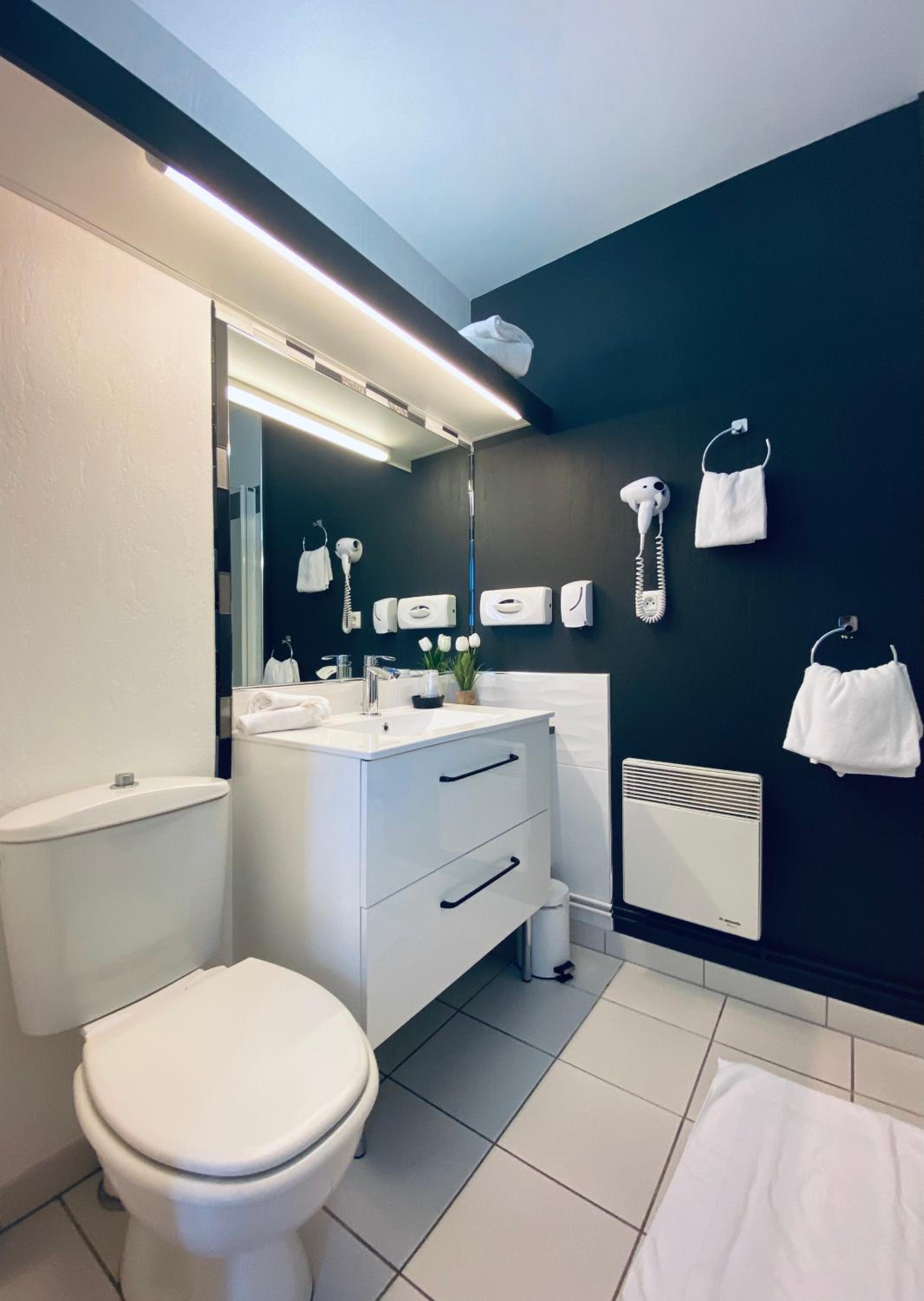 Double Room - Photo 19