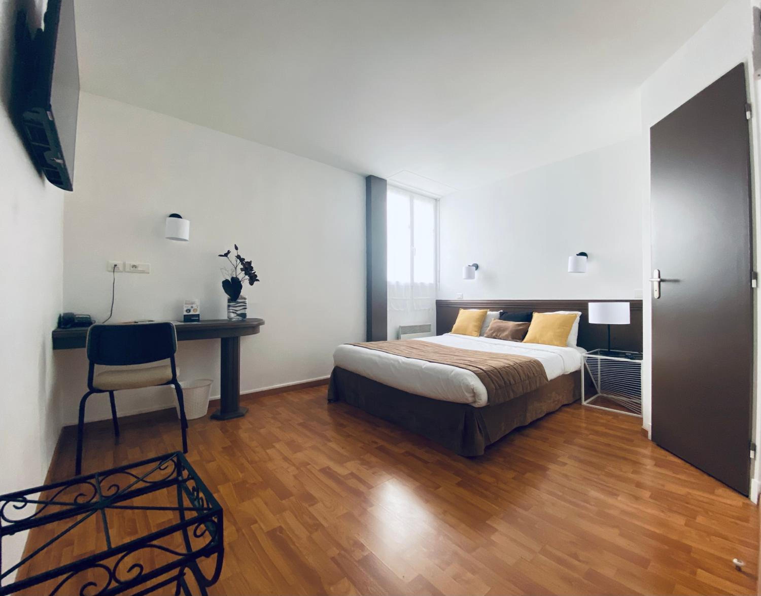 Double Room - Photo 7