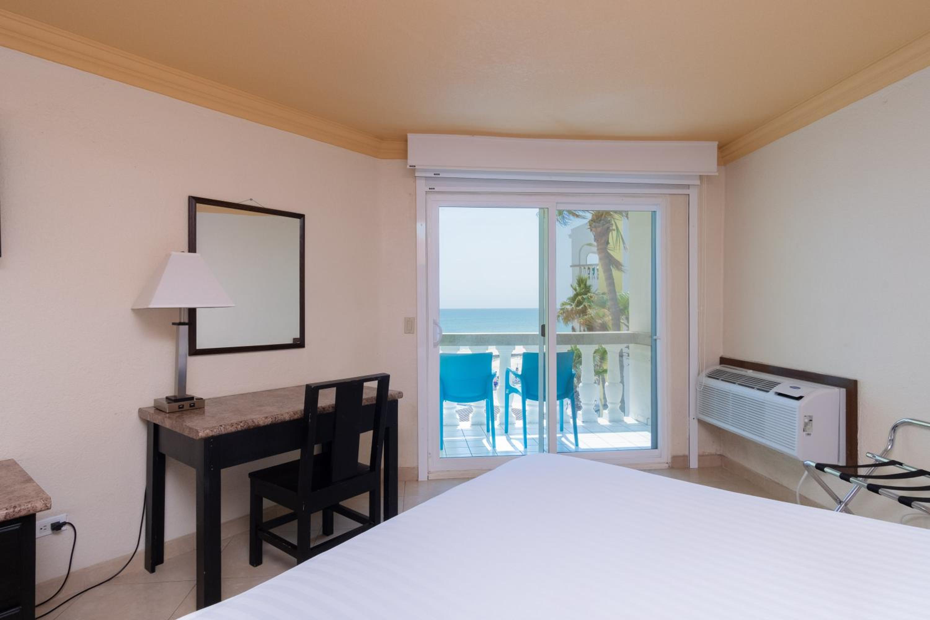 Double Room with Balcony - Photo 1