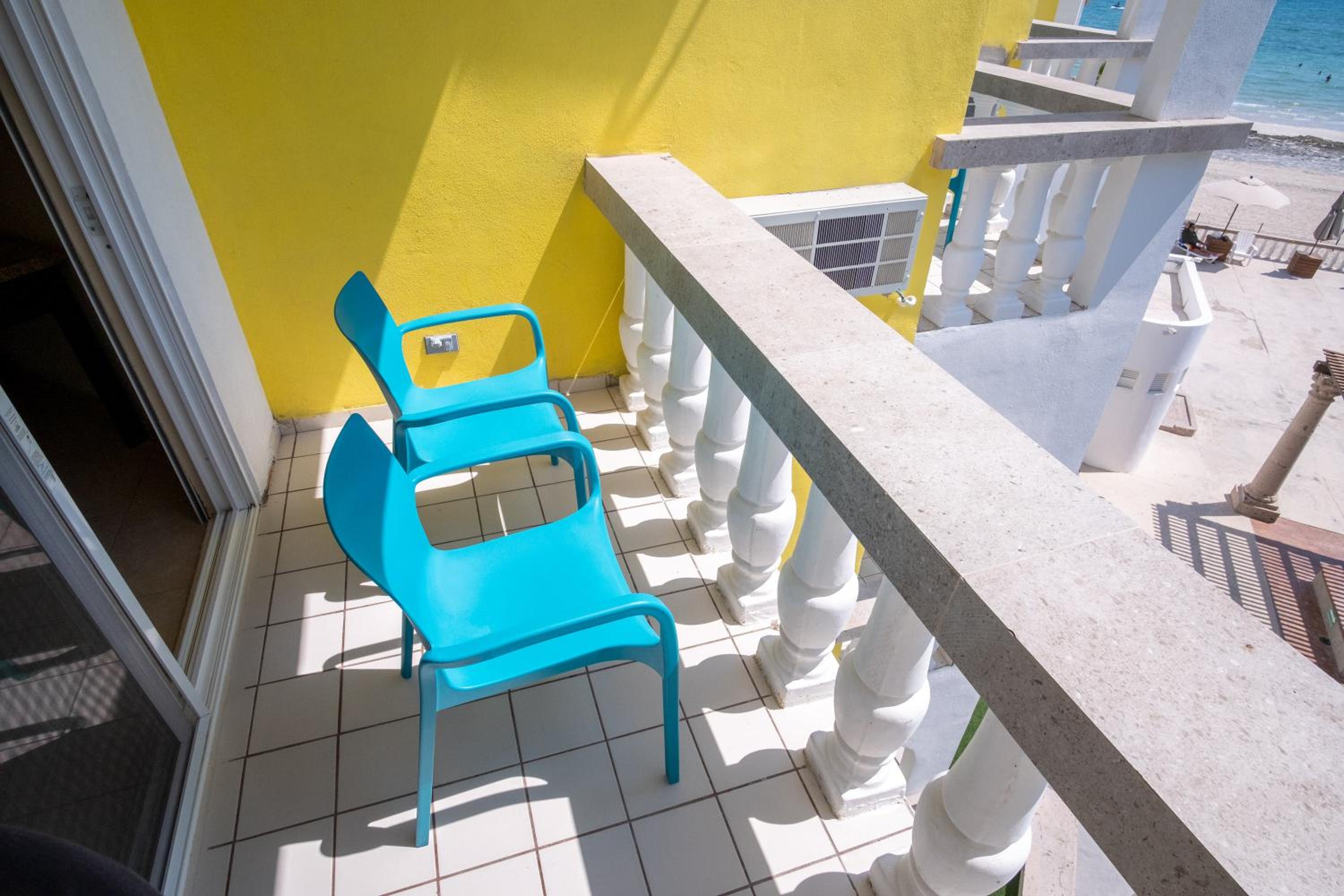 Double Room with Balcony - Photo 5