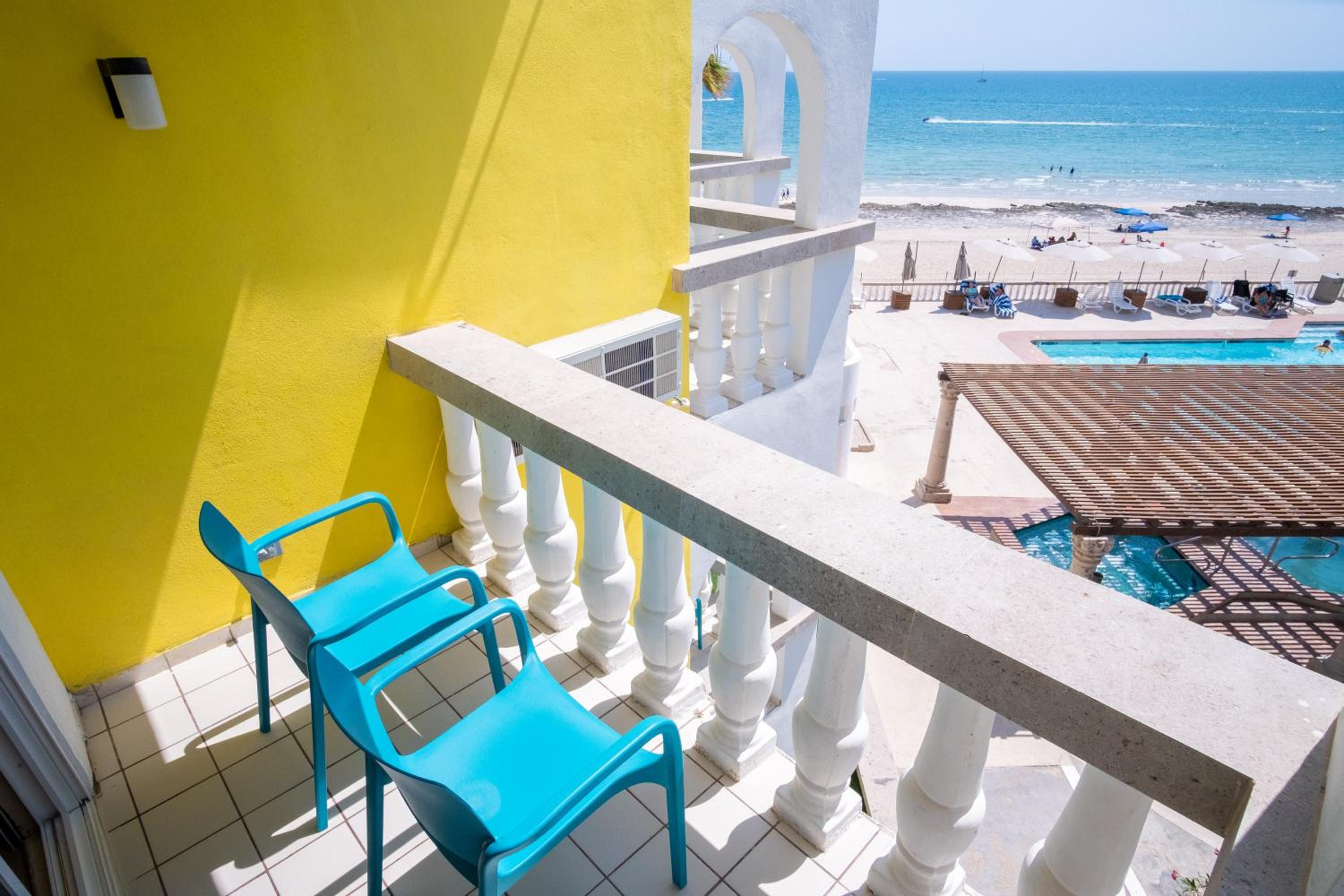 Double Room with Balcony - Photo 4