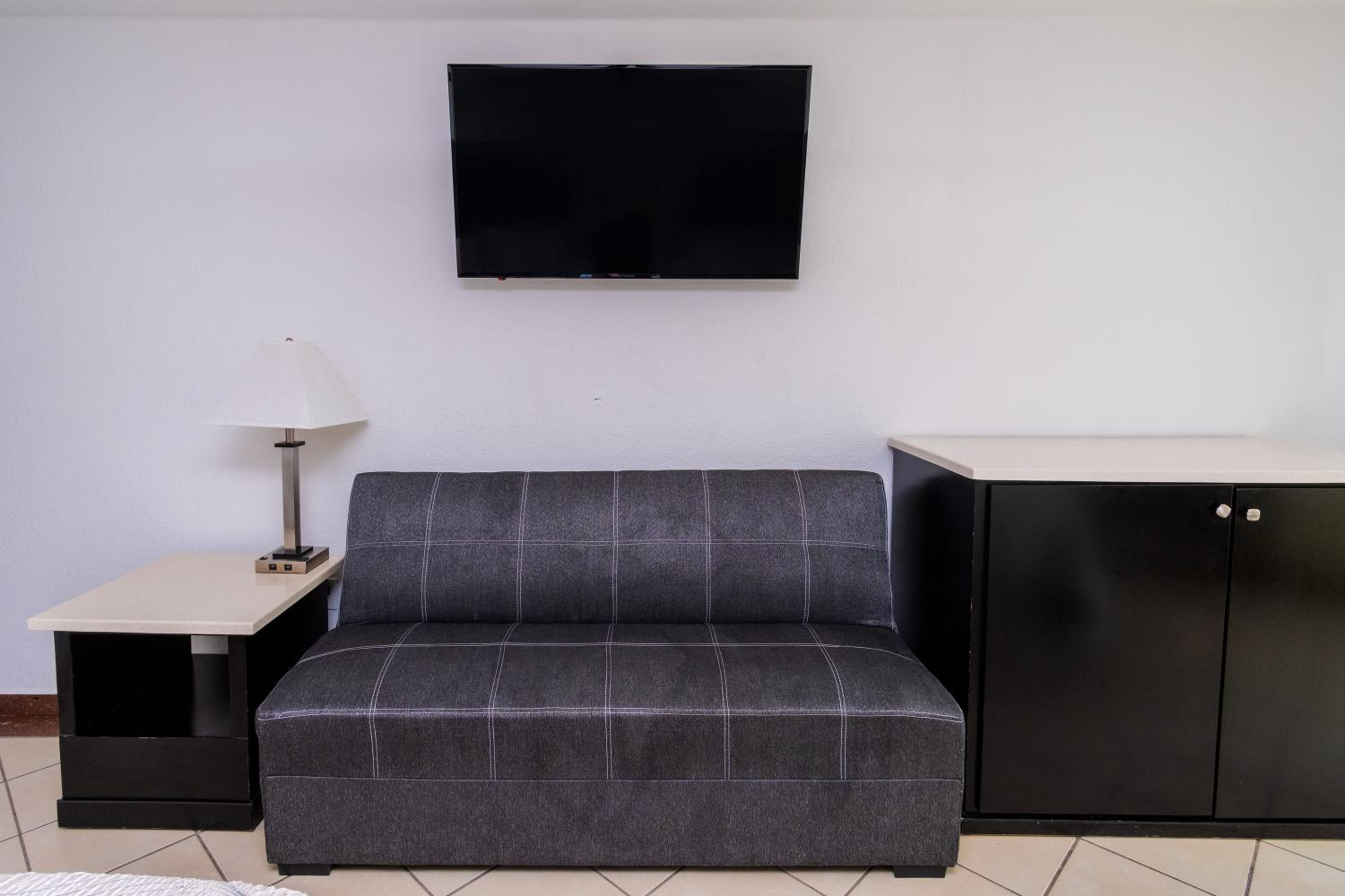 Deluxe Double Room with Two Double Beds - Photo 11