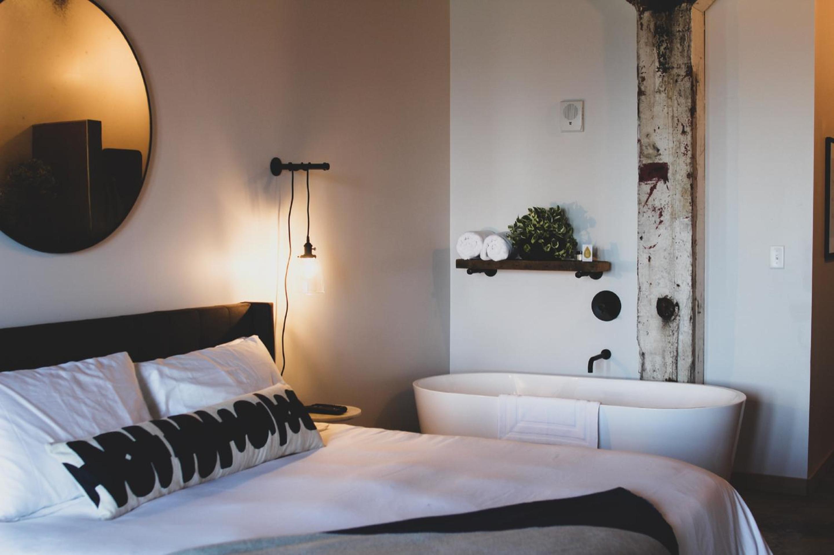 Deluxe Riverview King Studio