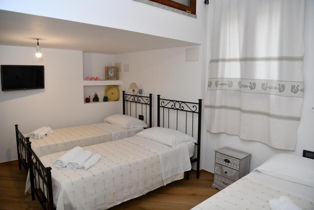 Triple Room with Private Bathroom photo 3