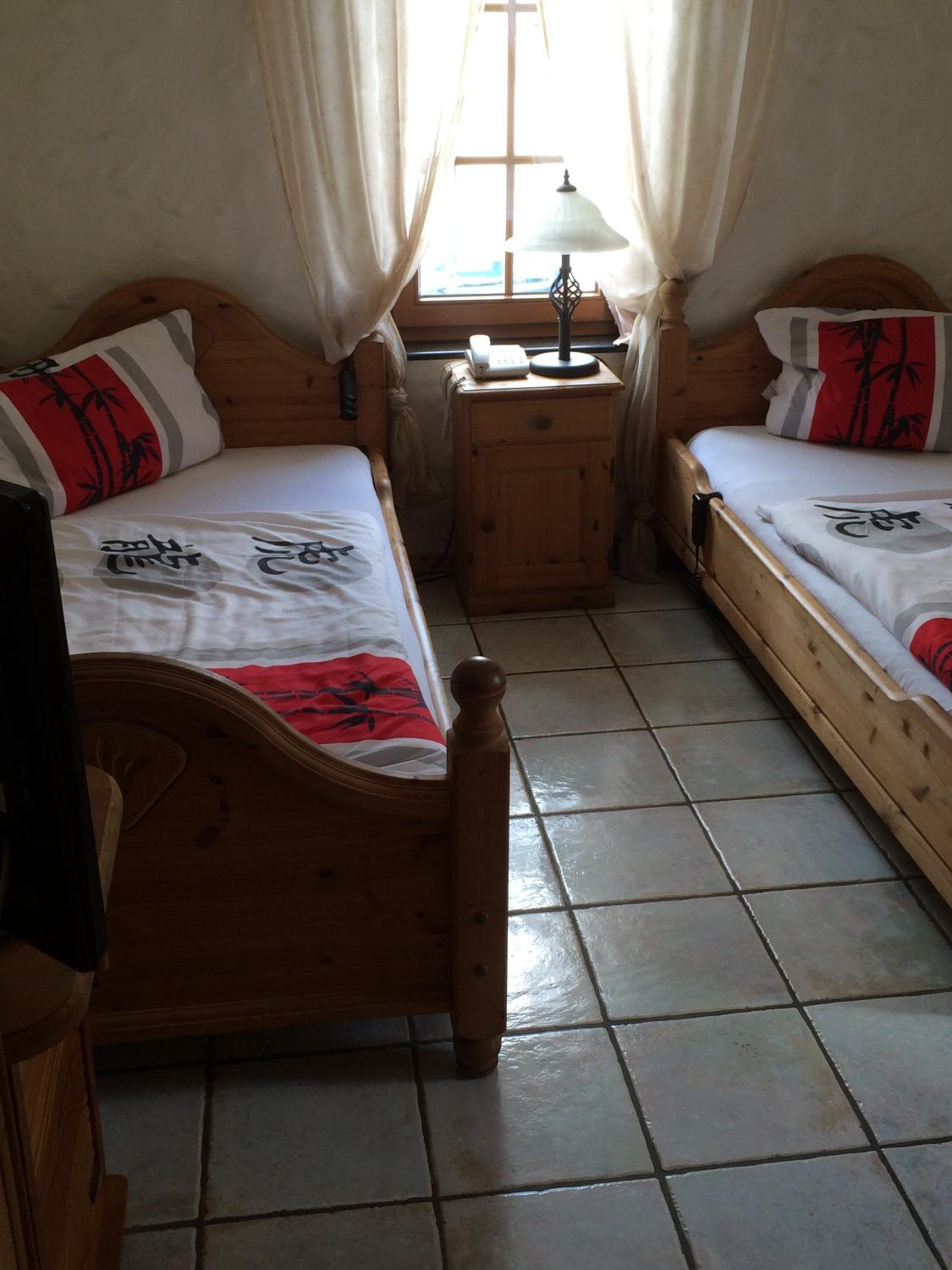 Standard Twin Room - Photo 2