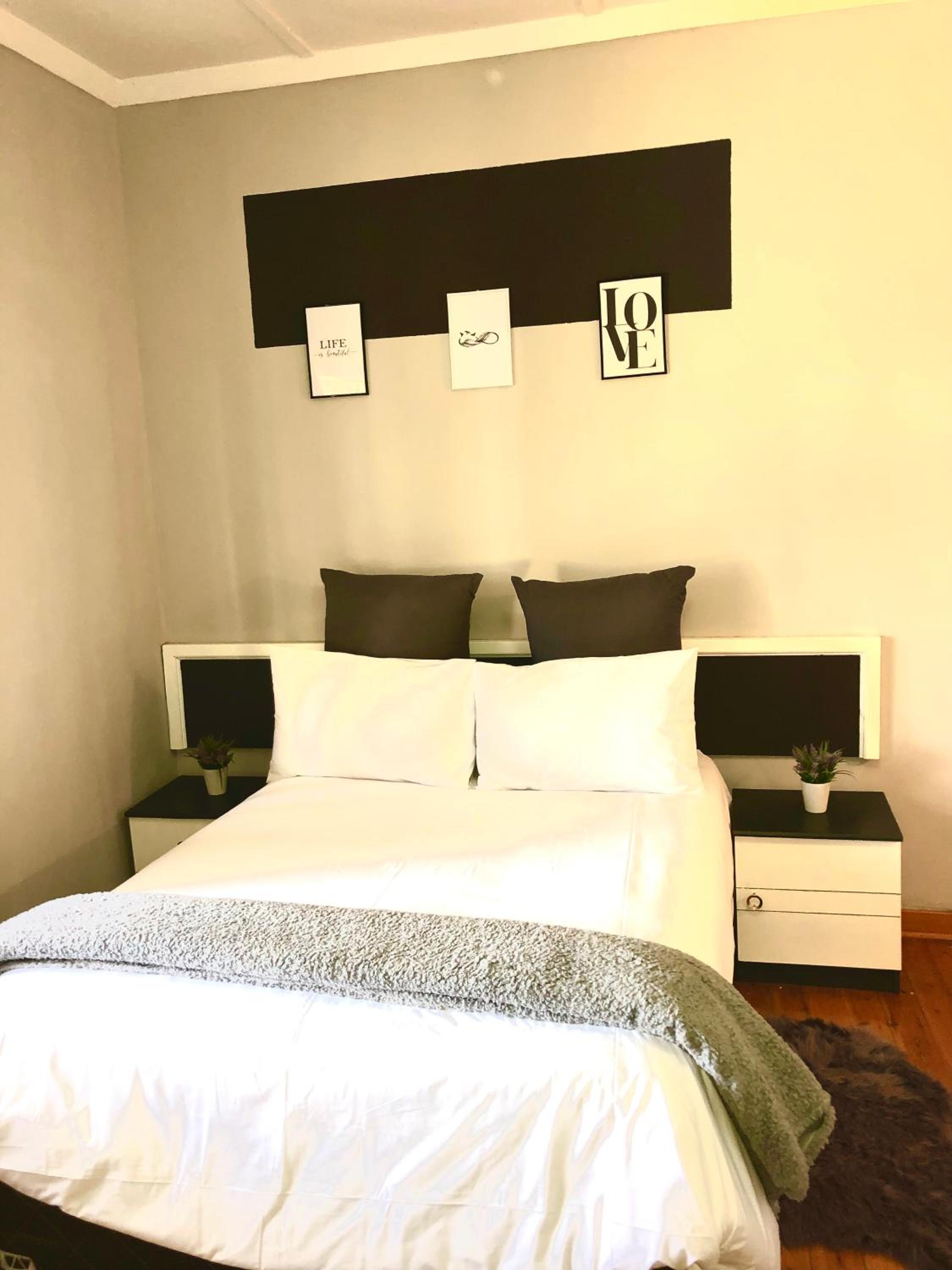 Double Room with Private Bathroom - Photo 4