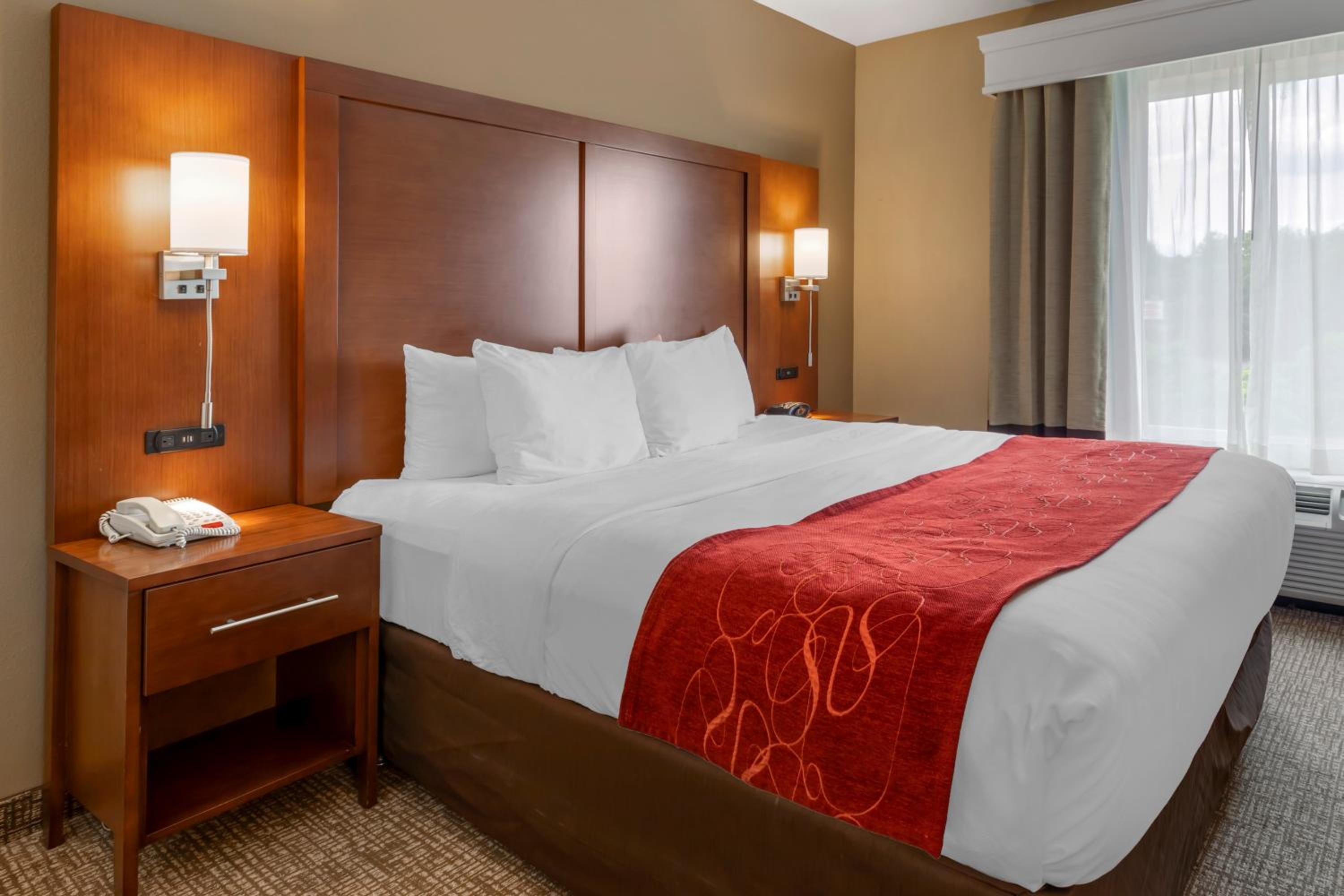 King Suite - Accessible/Non-Smoking - Photo 2